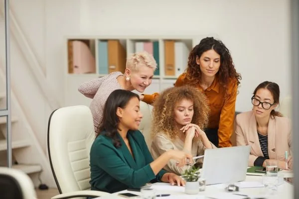 Umgang mit Problemen rund um Frauen am Arbeitsplatz