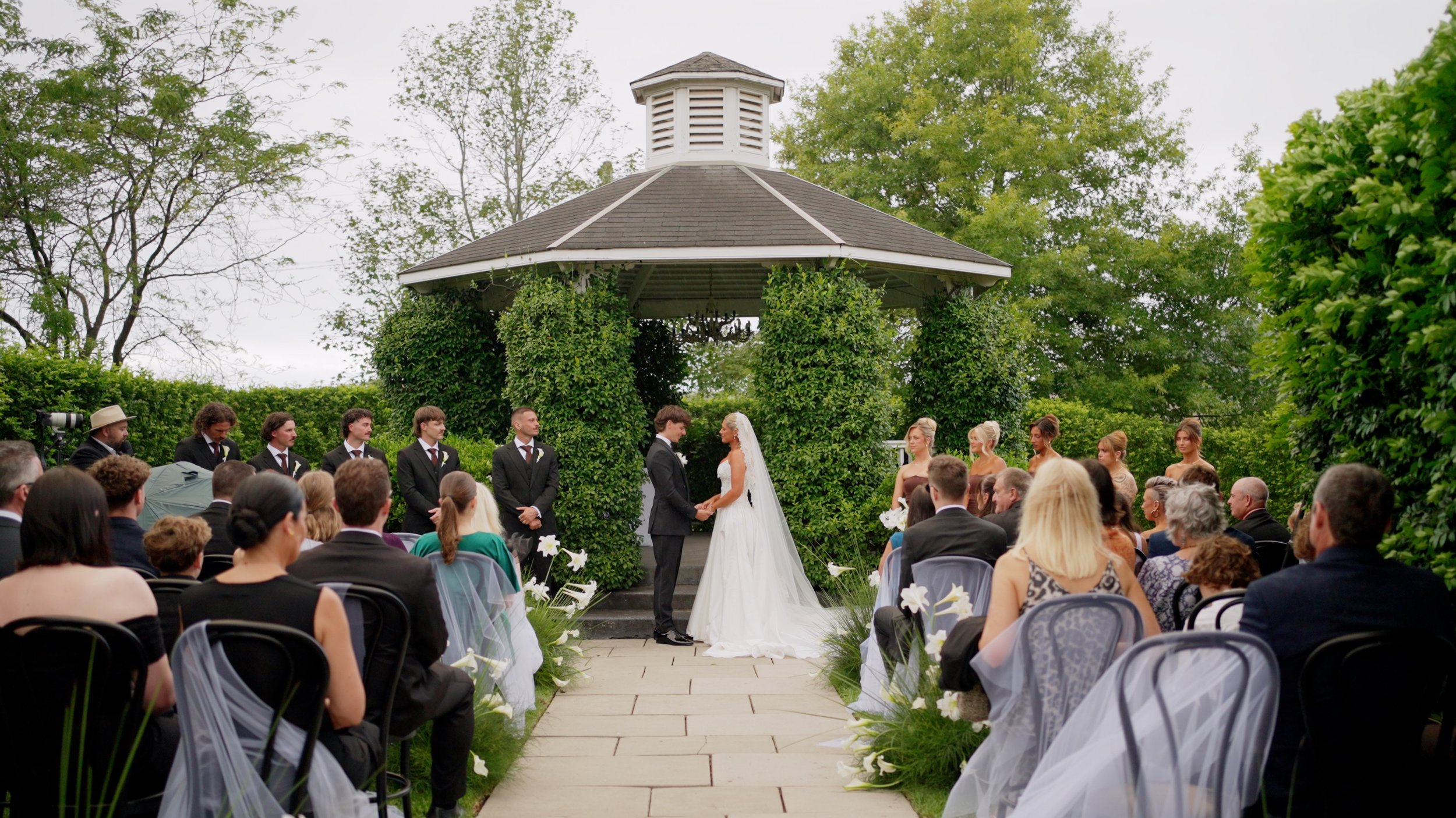 Framegrab_Arie_Chris_ceremony.jpg