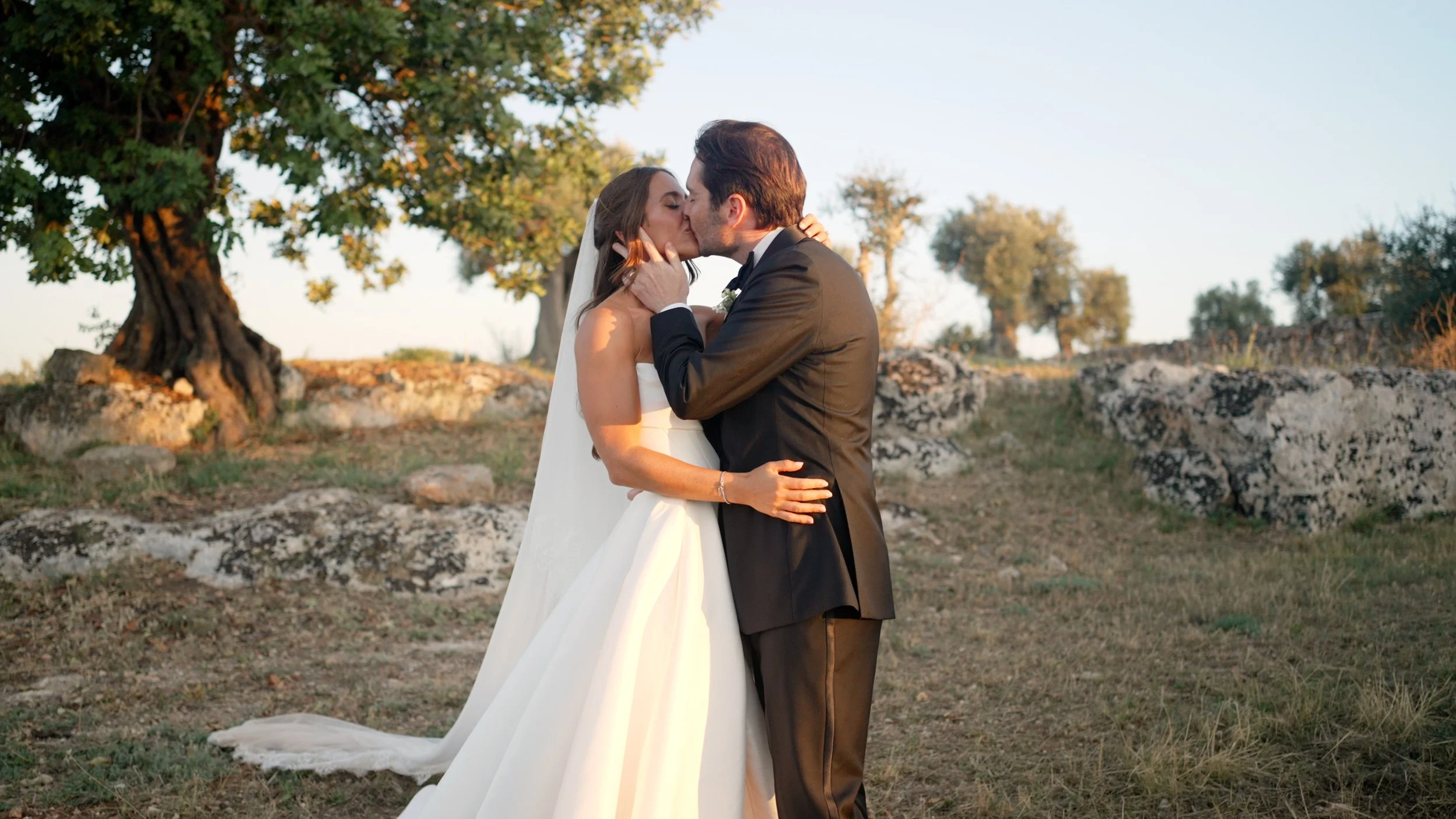 Sari_Jacob_portrait_kiss.jpg