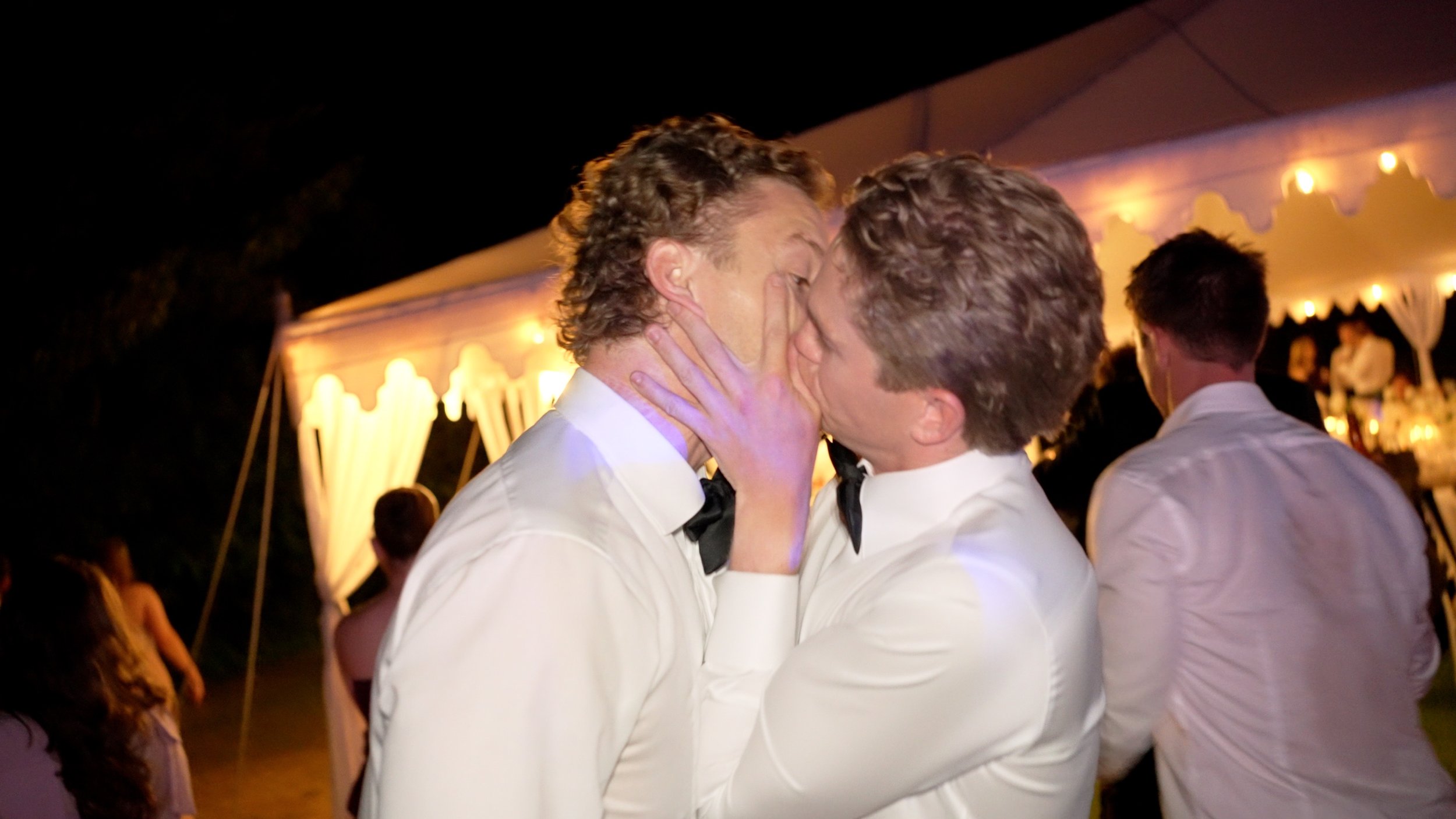 Framegrab_Ali_Jack_boys_kiss.jpg