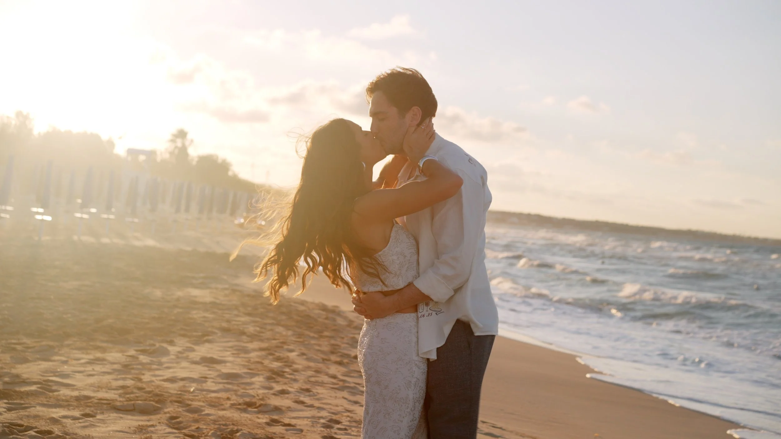Sari_Jacob_beachkiss.jpg
