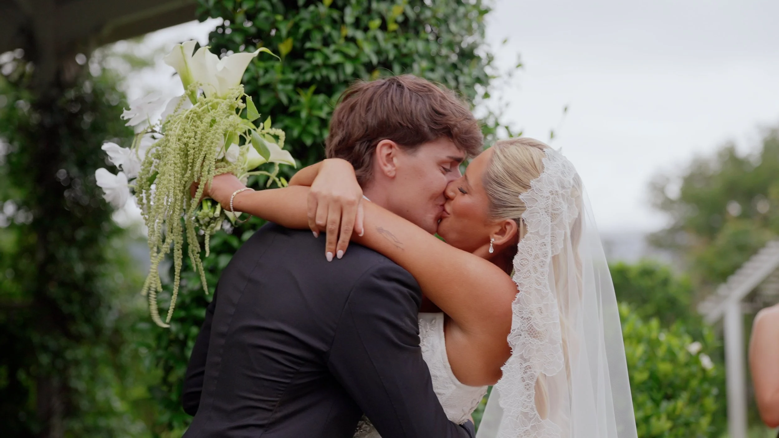 Framegrab_Arie_Chris_firstkiss2.jpg