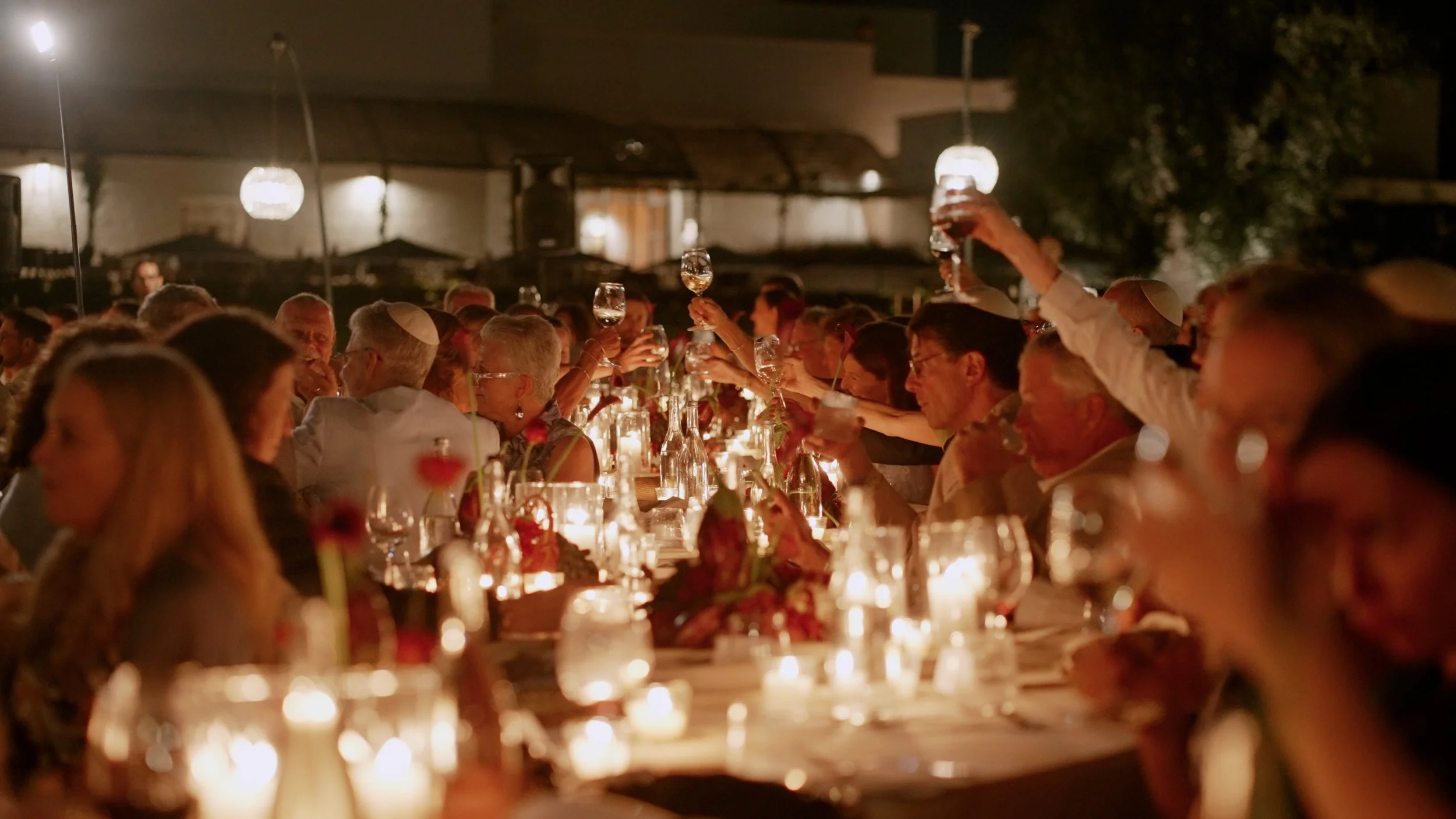 Sari_Jacob_shabat_cheers.jpg