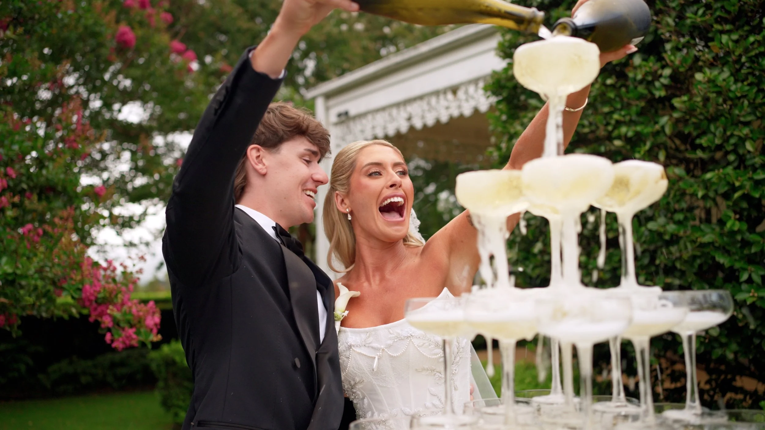 Framegrab_Arie_Chris_champagne.jpg