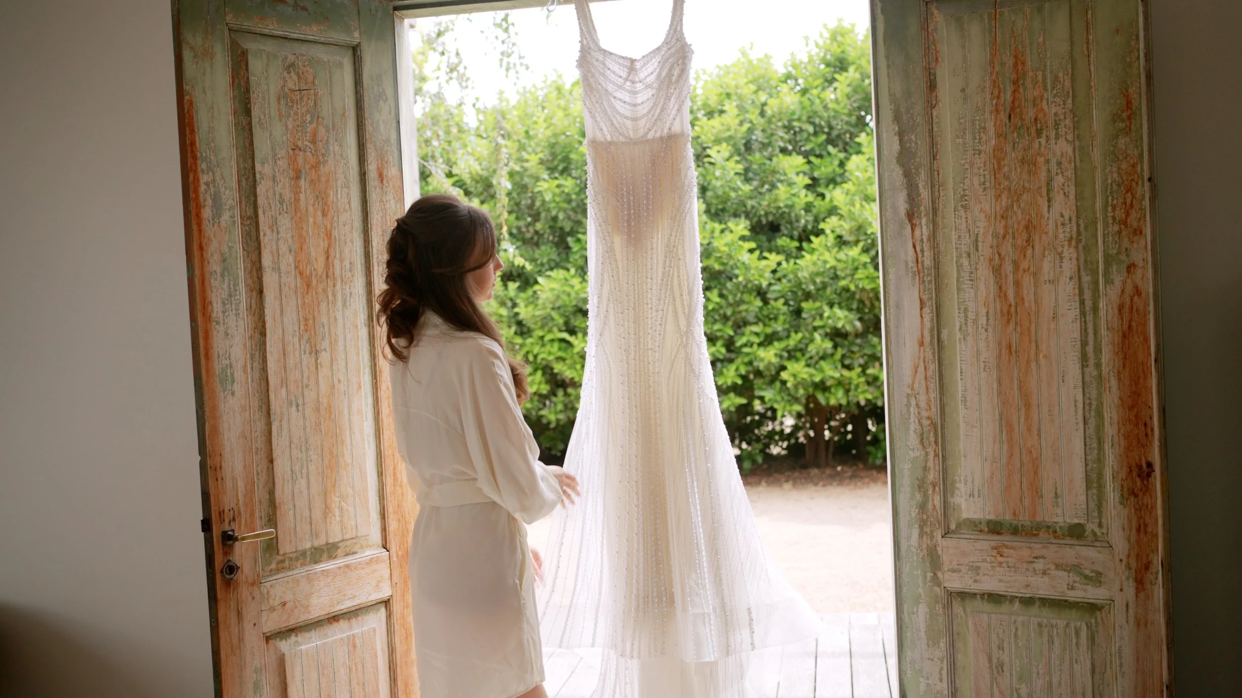 Rhiannon _Thomas_Framegrab_dress.jpg