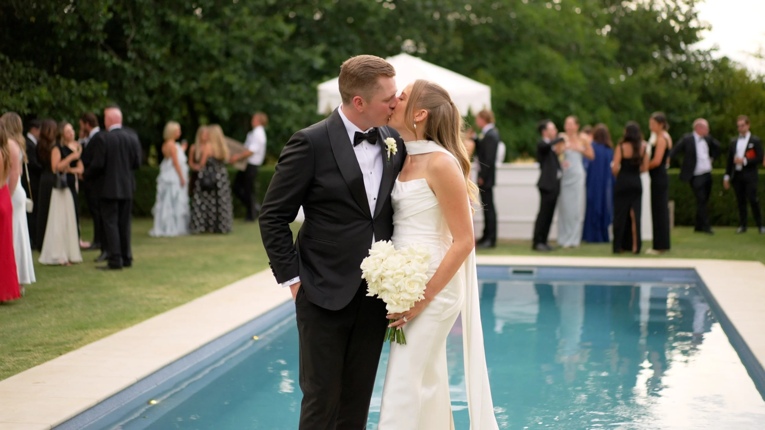 Framegrab_Ali_Jack_pool_kiss.jpg