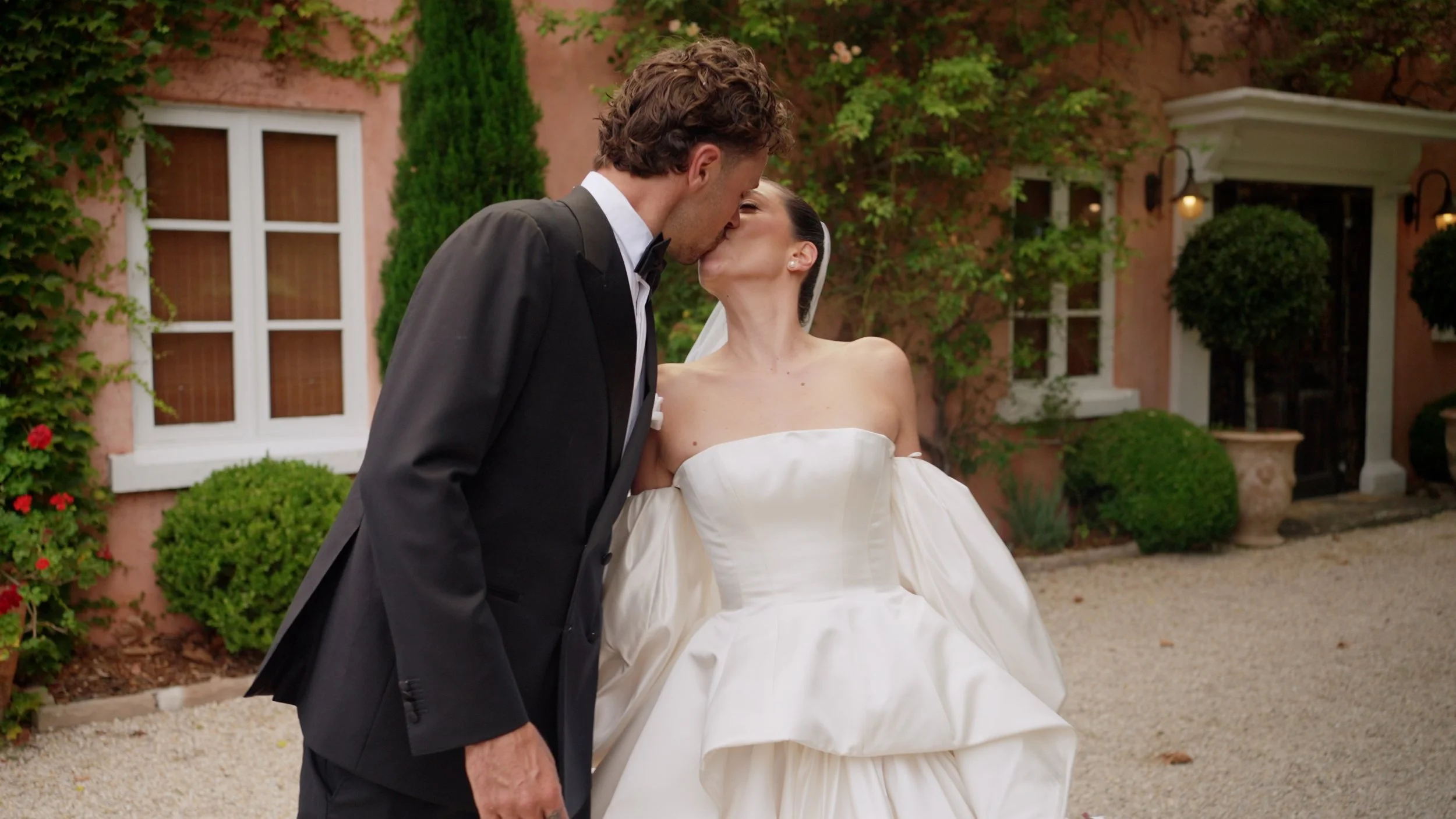 Framegrab_Michelle_Jake_kiss.jpg