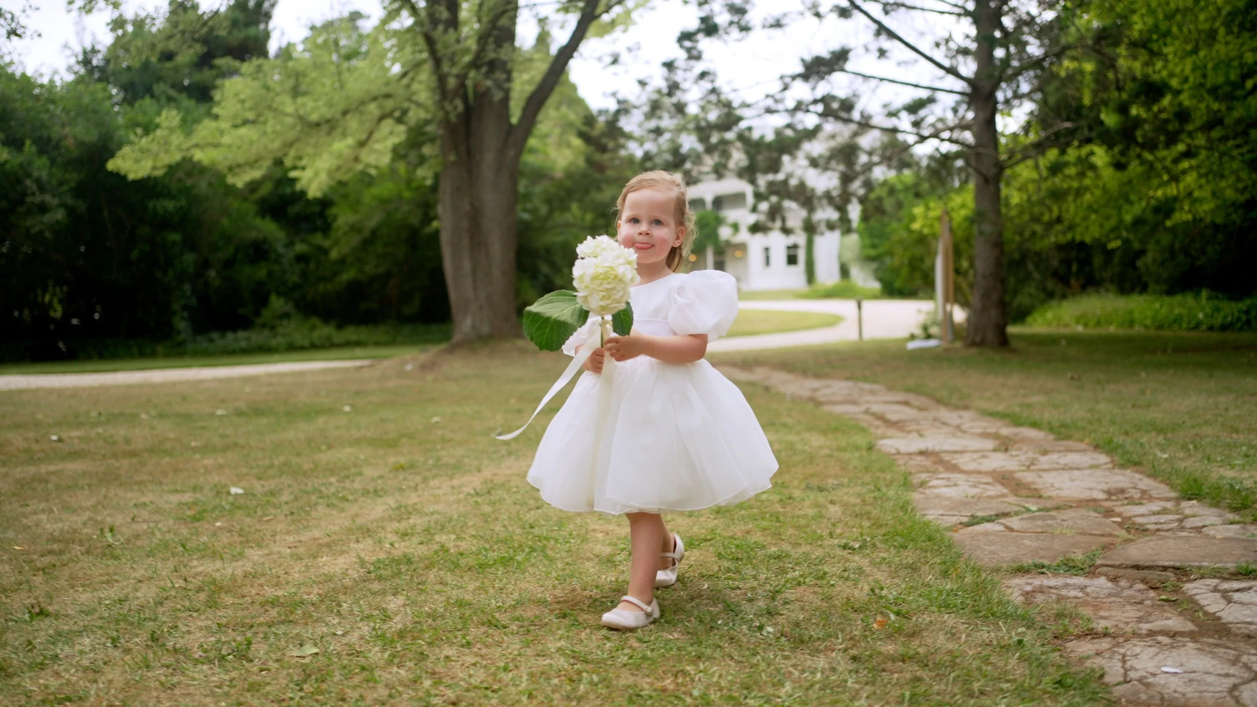 Framegrab_Ali_Jack_flowergirl.jpg
