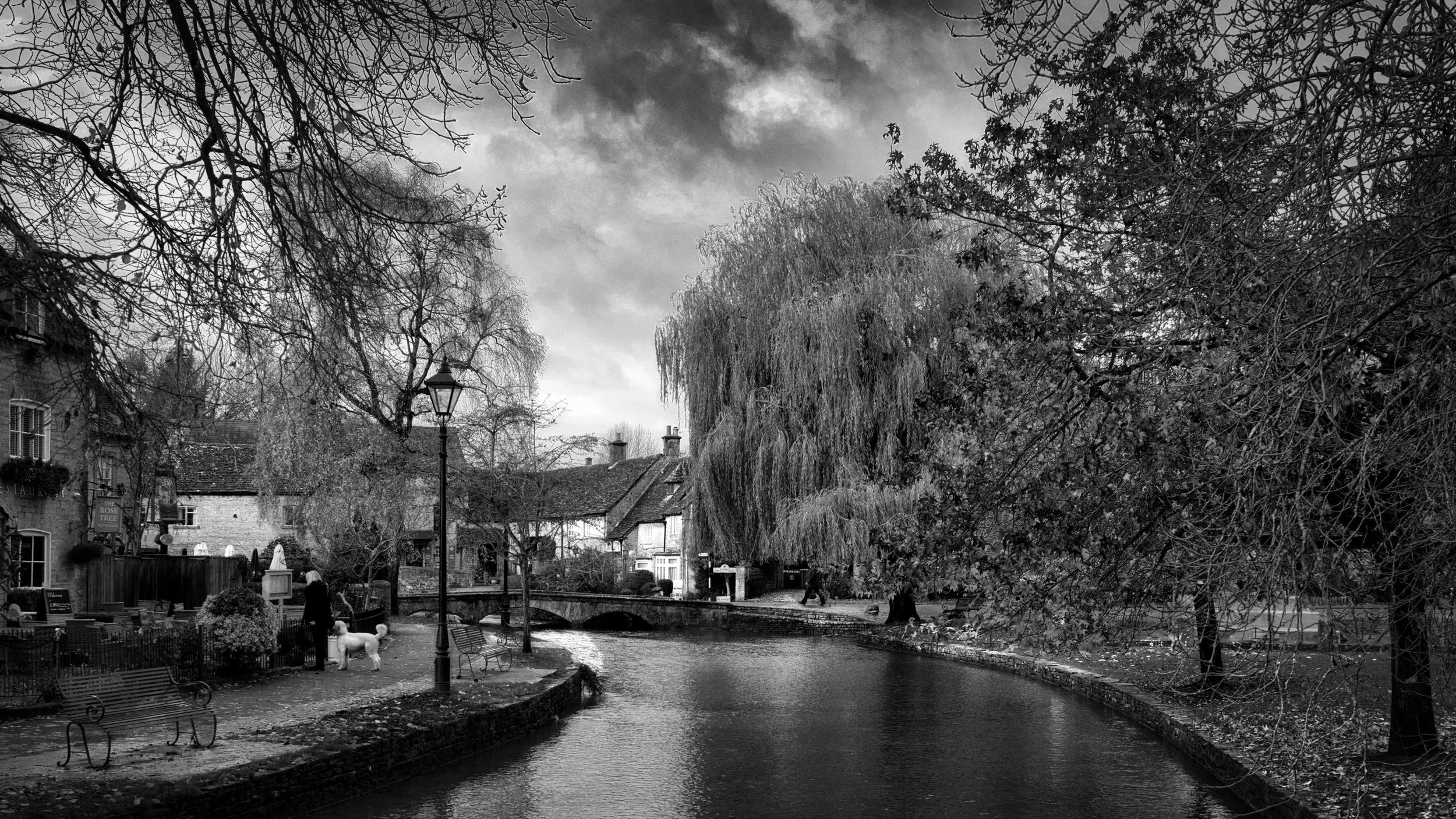 Bourton+on+the+water%2C+river+scene.jpg