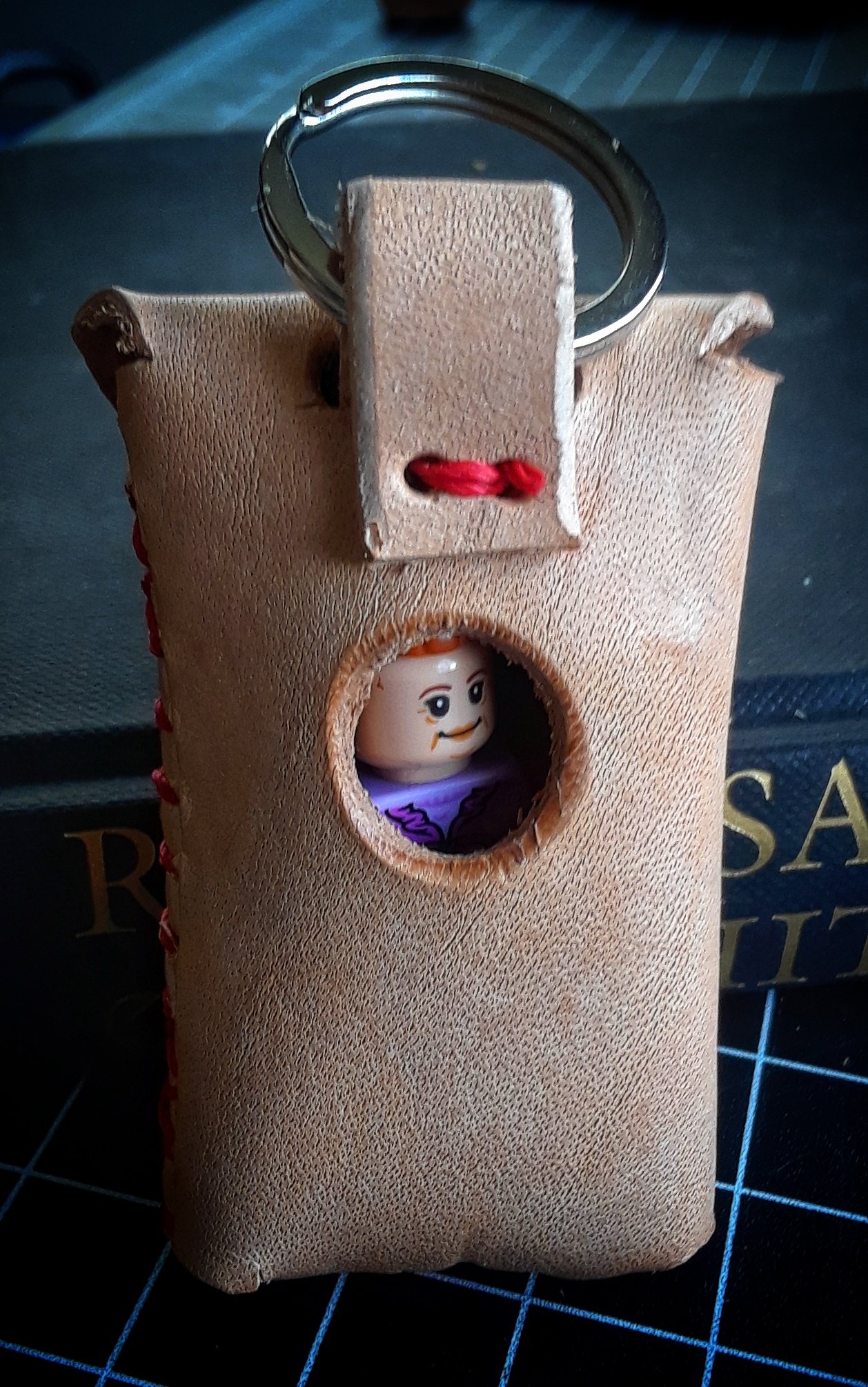 SBL 12 - Mason's Minifigure Keychain - 02.jpeg