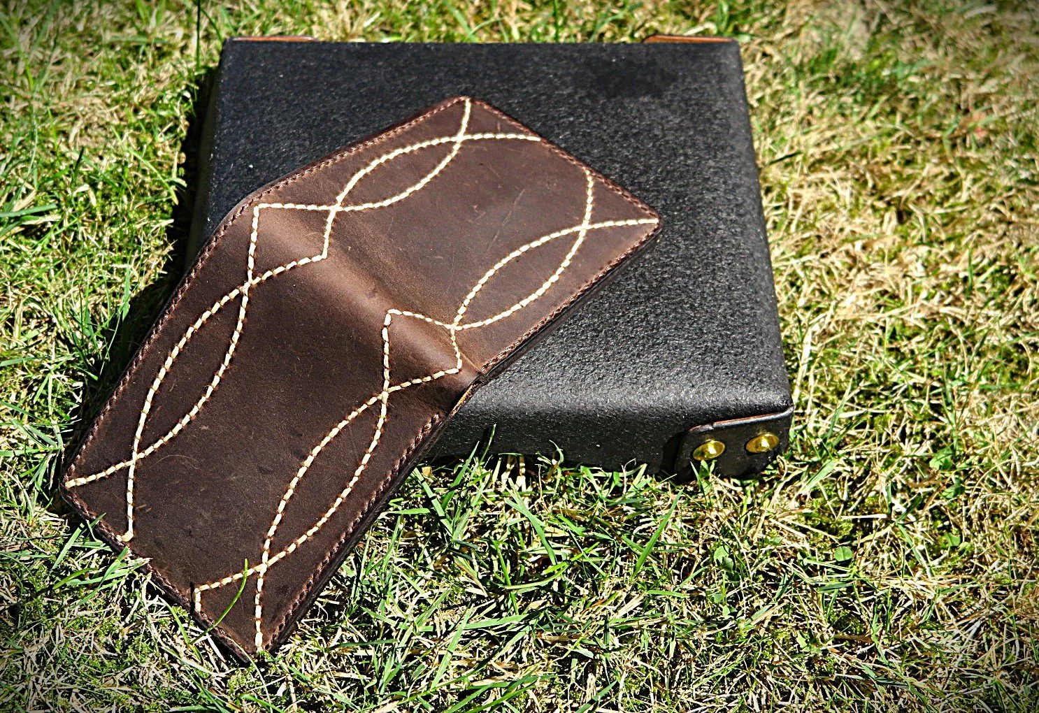 Gunslinger Stitch Wallet - 01.JPG