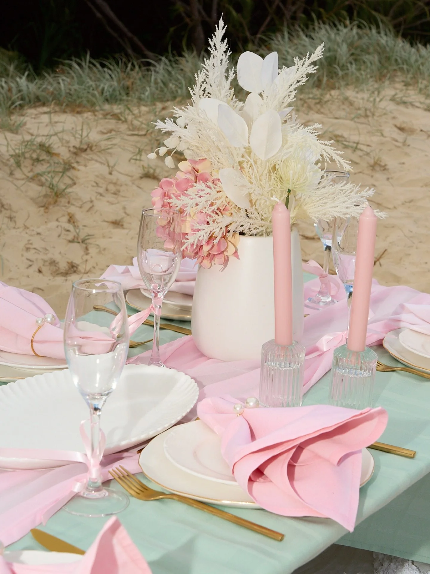 Thoughtfully arranged with every detail&hellip;🎀

#picnic #picnicsetup #tablestyling