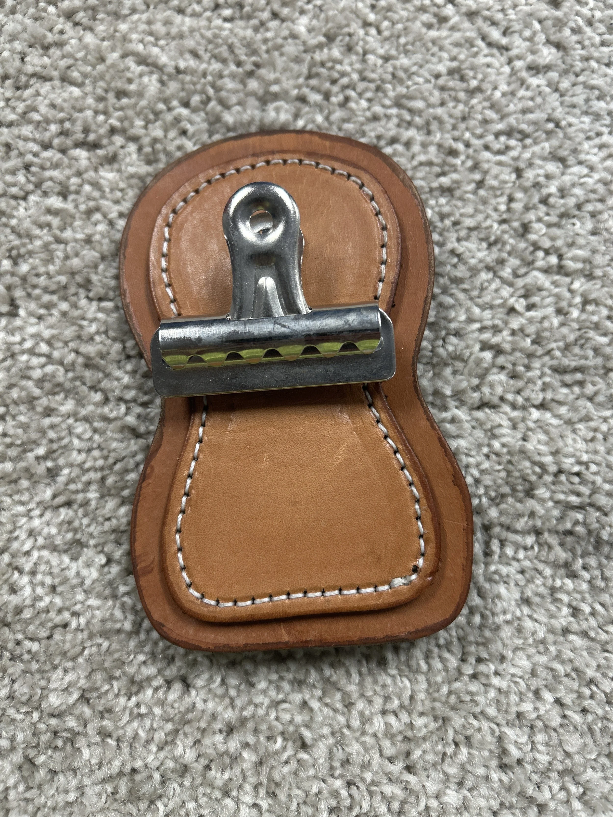 Exhibitor's Number Clip