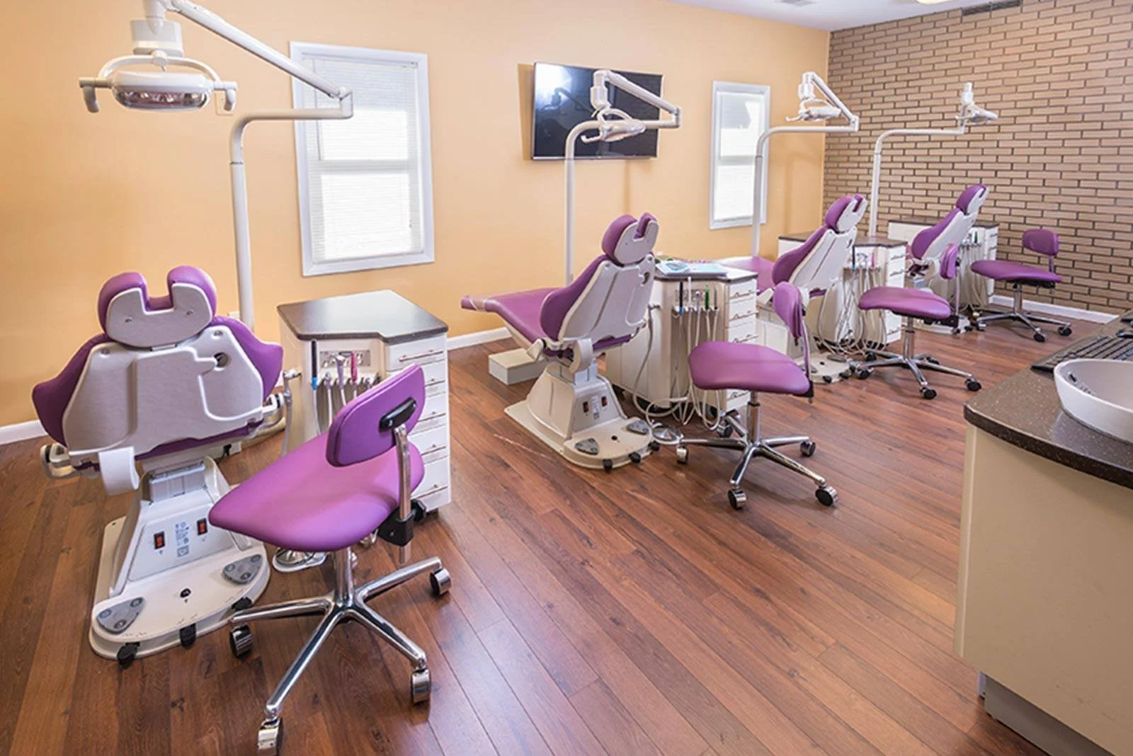 2018-04-18-drs-behnoush-sara-rashidi-oaks-dental-specialists-pedo-oaks-pa-03.jpg
