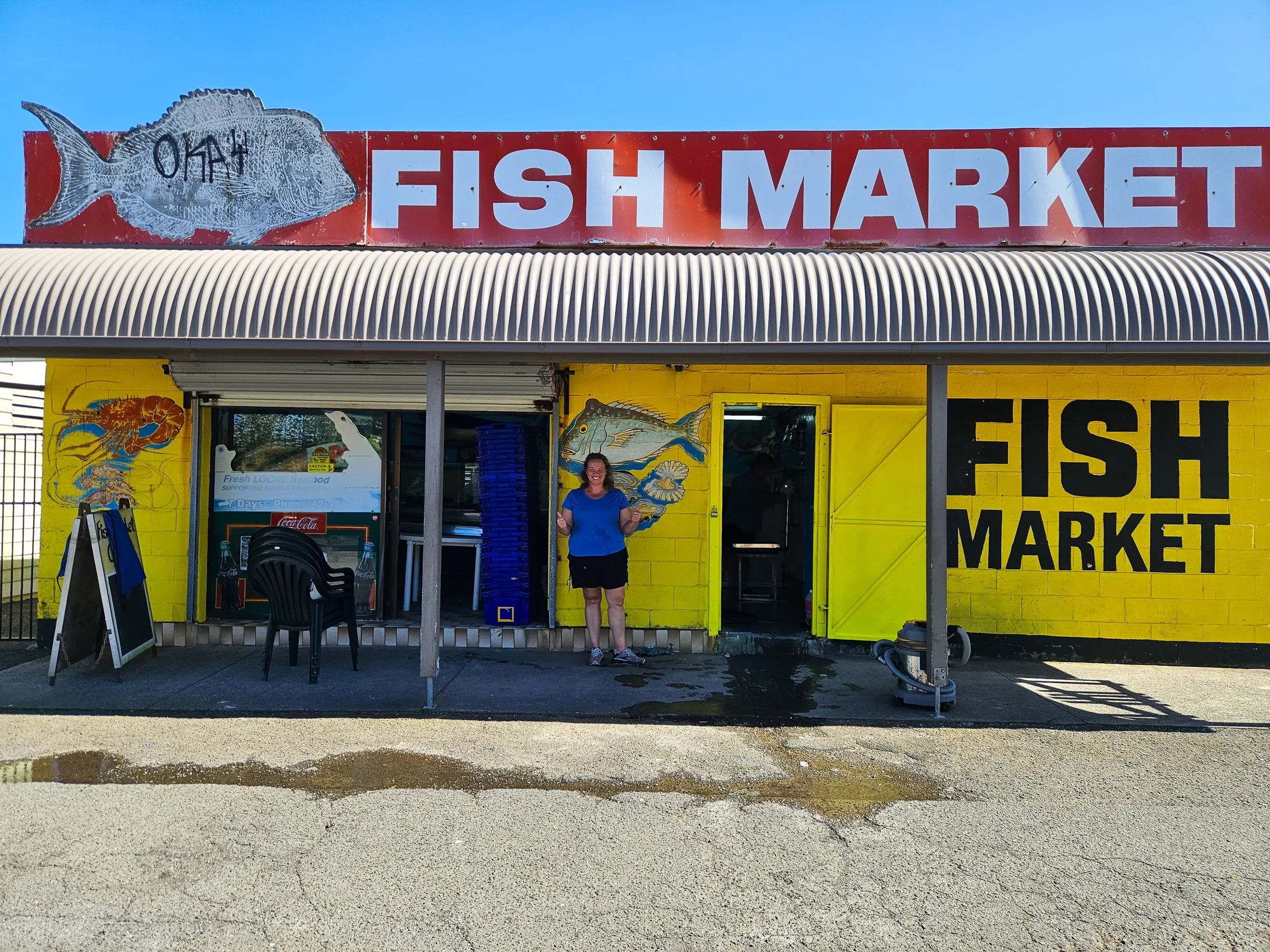 Kiama's very excellent fish market is back! After a 6-month hiatus, Ruth and Steve are back and everyone is delighted to see them again. Grab a kilo of prawns and head opposite to one of the picnic tables for an unforgettable lunch. Bring hand wipes 