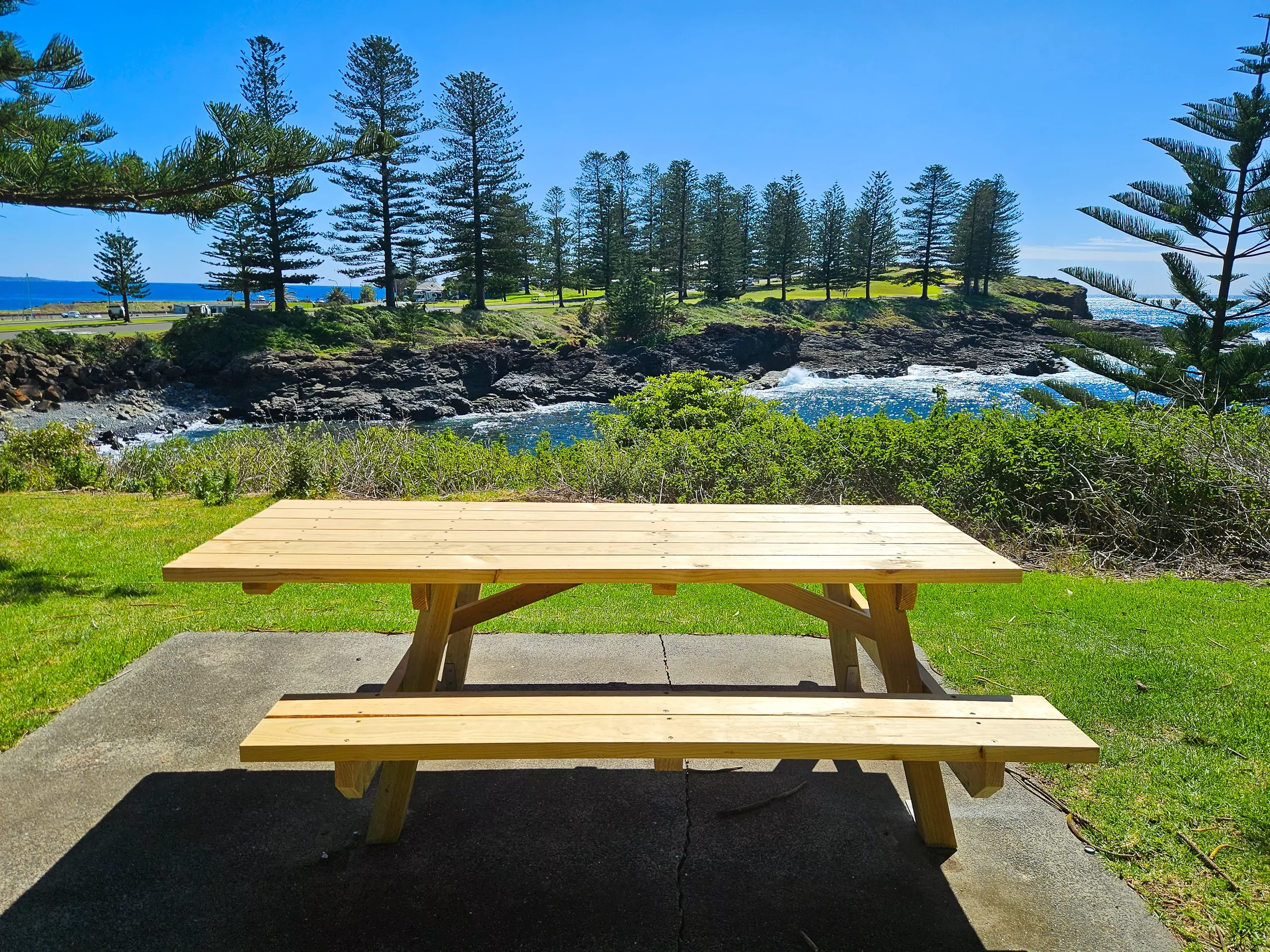 Kiama has picnic tables dotted around the coast to ensure that you're lunchtime snack comes with a generous serving of awesome.