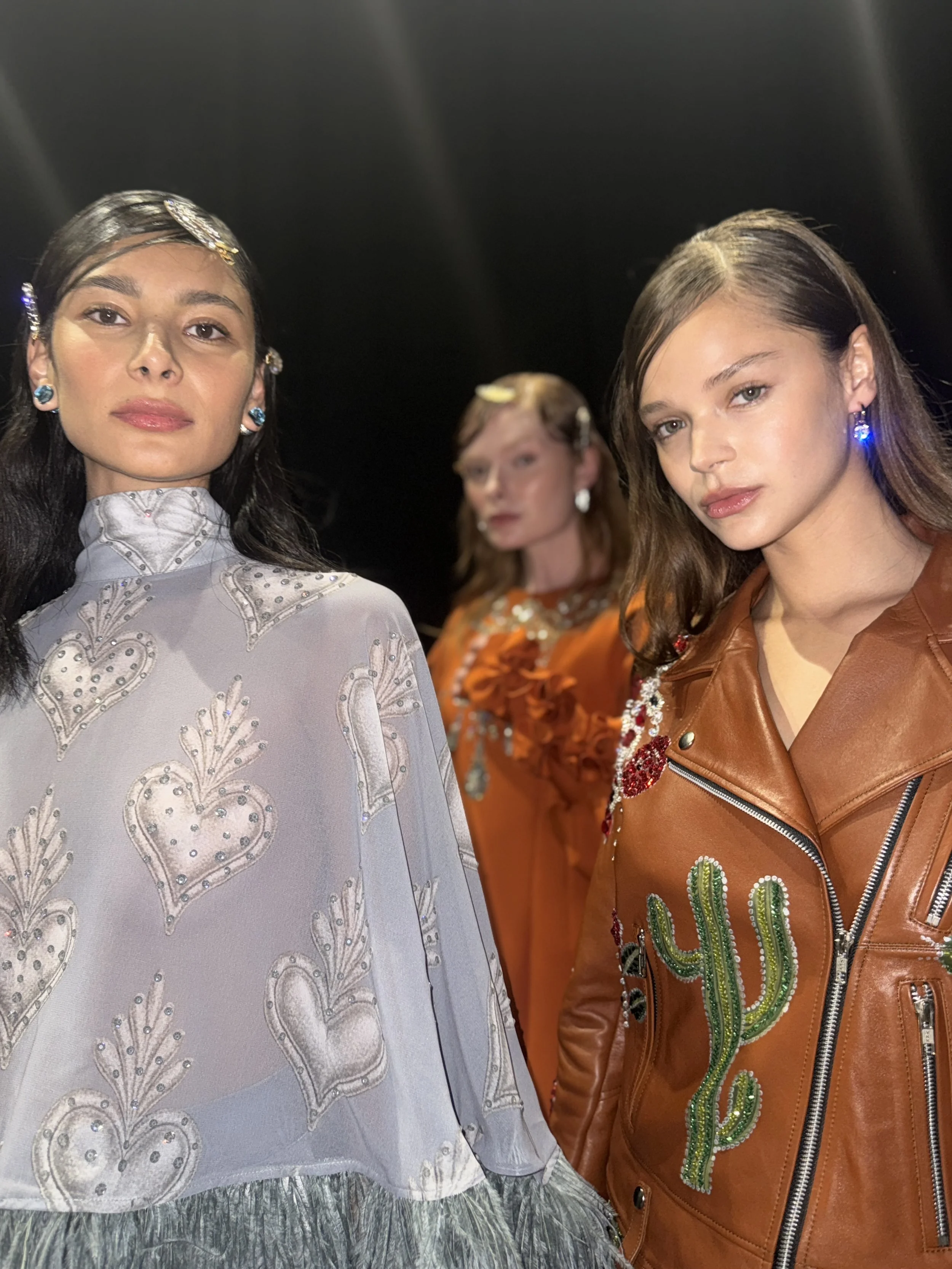  Fashion backstage moments at Vero Solis’ runway during Volvo Fashion Week Mexico 2025 at Estudios Maravilla, CDMX. Anonymous models captured in natural light by KNYVAL, reflecting emotion and artisanal detail. 