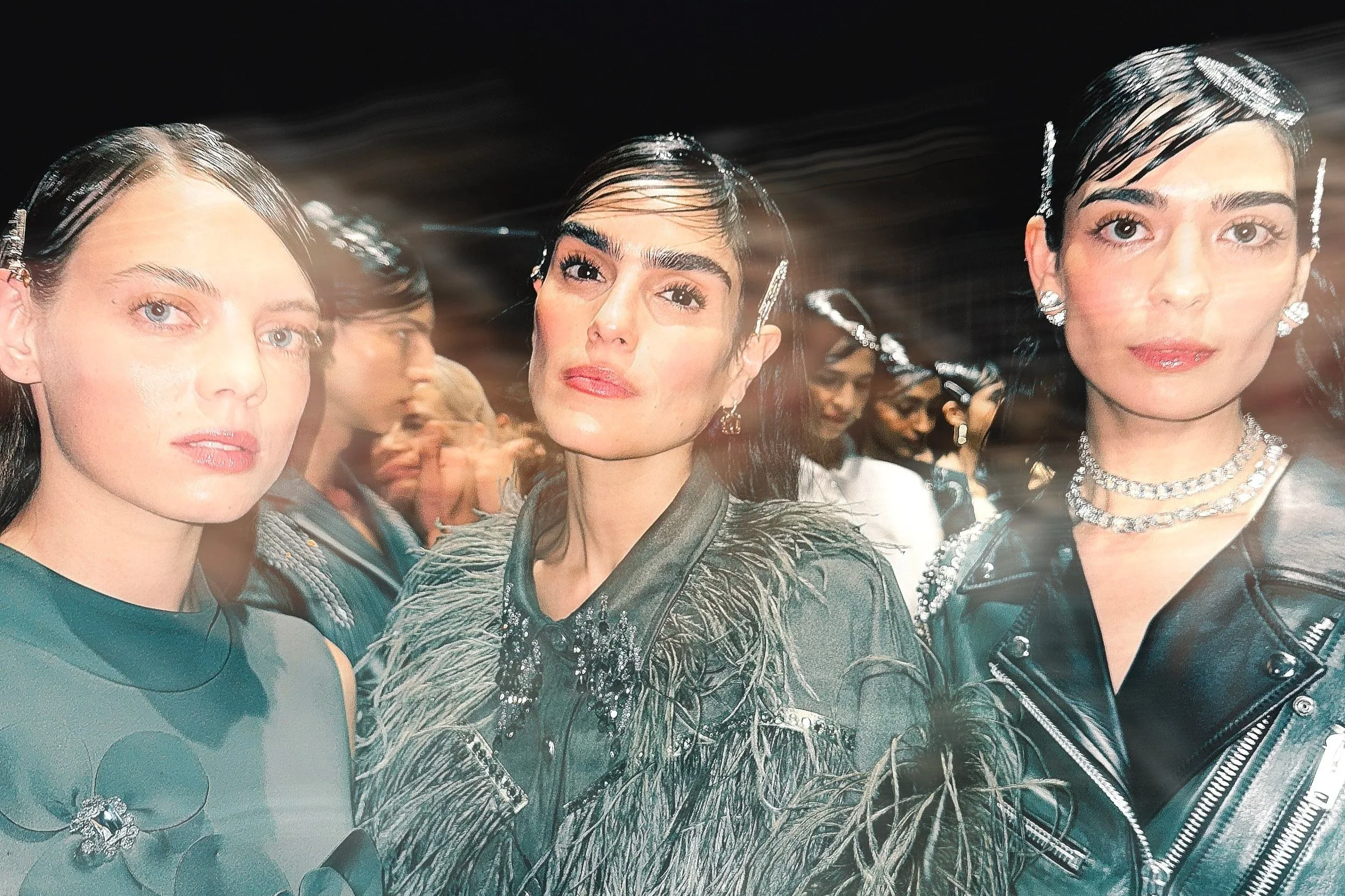 Behind-the-scenes elegance at Vero Solis’ show — Ale Infante, Mariana Zaragoza, and Cristina Piccone embody timeless Mexican beauty through KNYVAL’s lens.