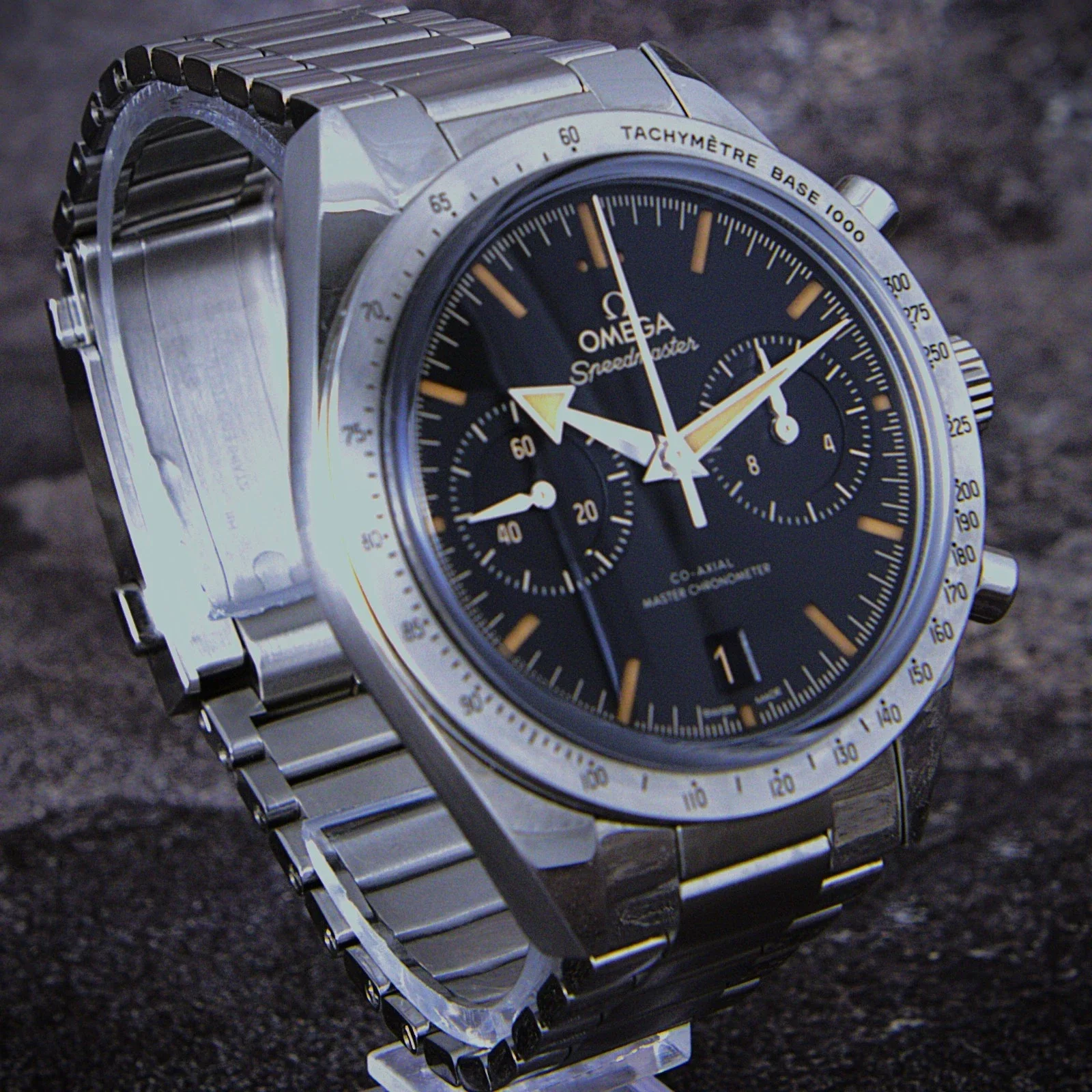 05_Omega_Speedmaster_57_Heritage_33210415101001_405mm.webp