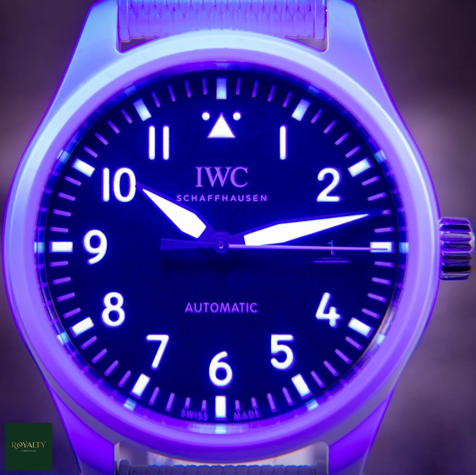12_IWC_Pilots_Watch_TOP_GUN_Lake_Tahoe_IW328104_White.webp