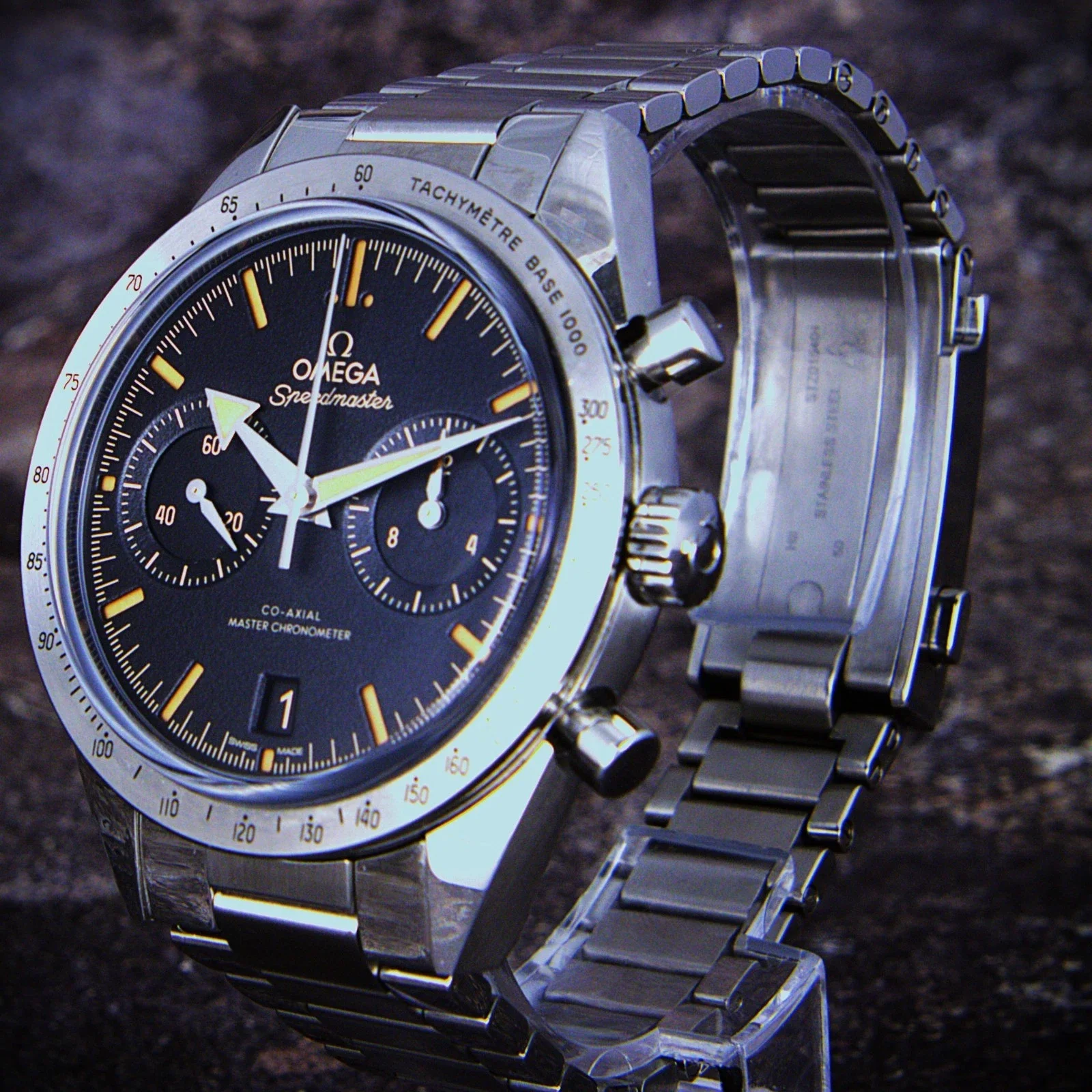 04_Omega_Speedmaster_57_Heritage_33210415101001_405mm.webp
