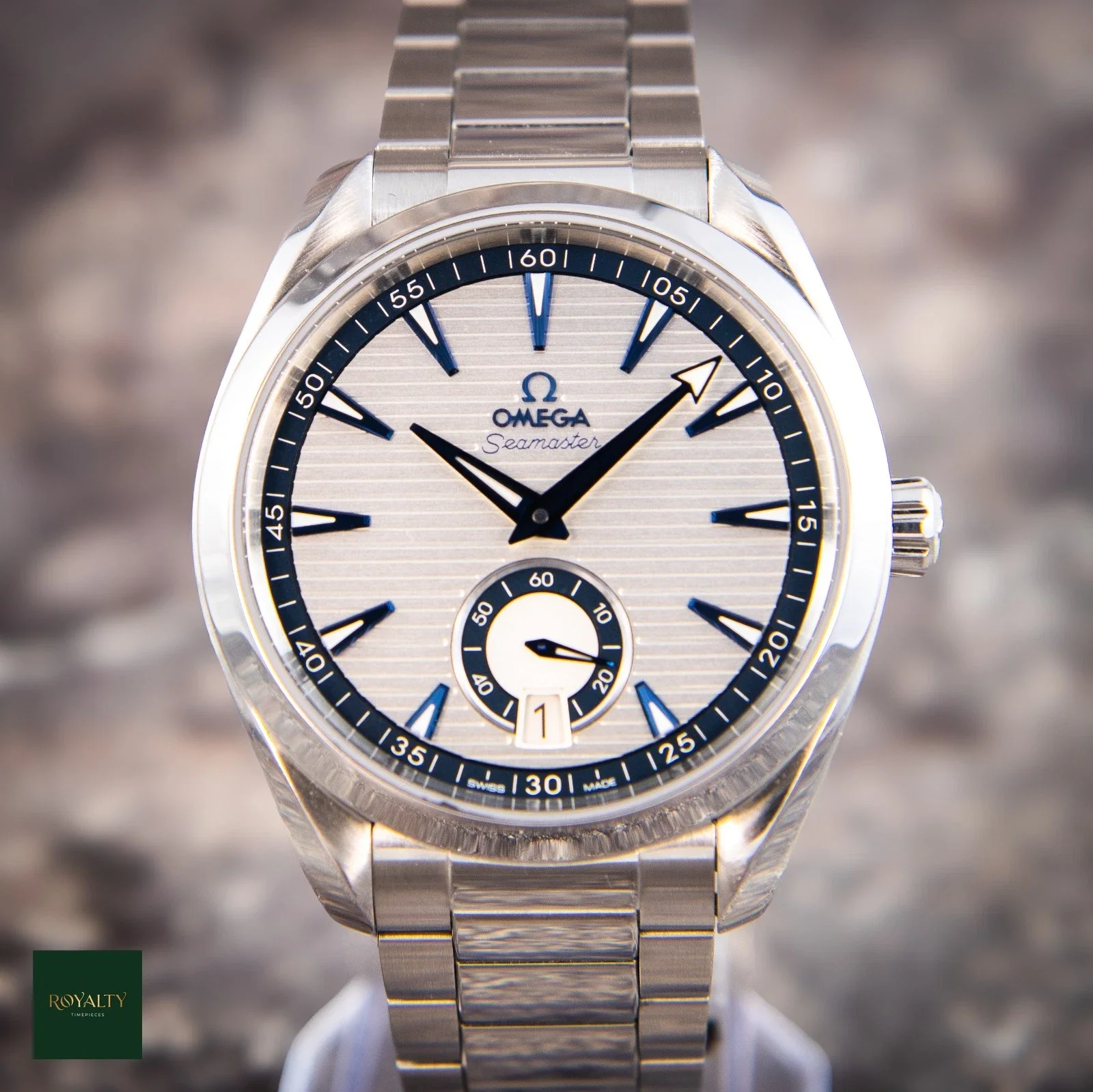 01_Omega_Seamaster_Aqua_Terra_Small_Seconds_220104121.webp