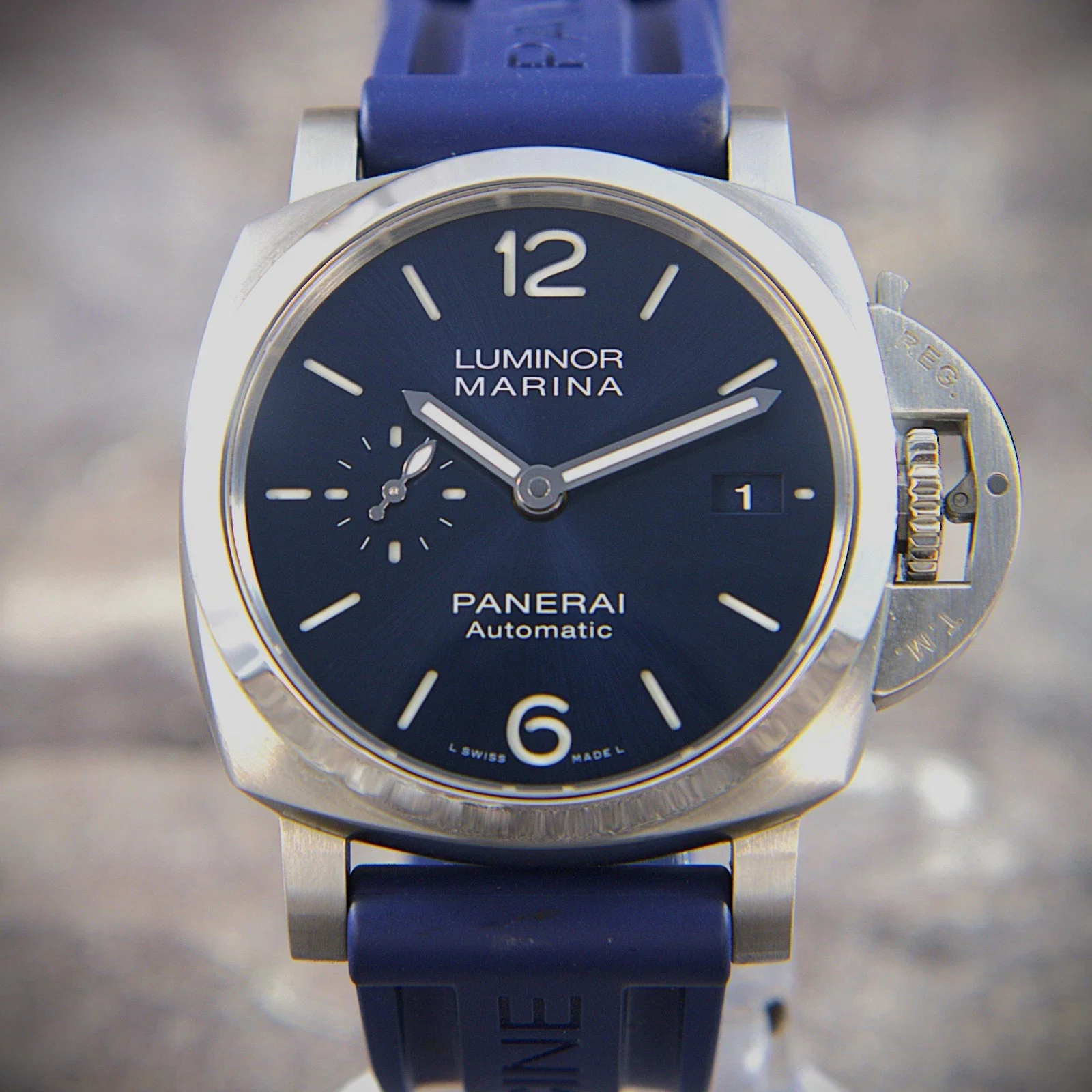 01_Panerai_Luminor_Marina_PAM01393_Blue_Sunburst_Dial.webp