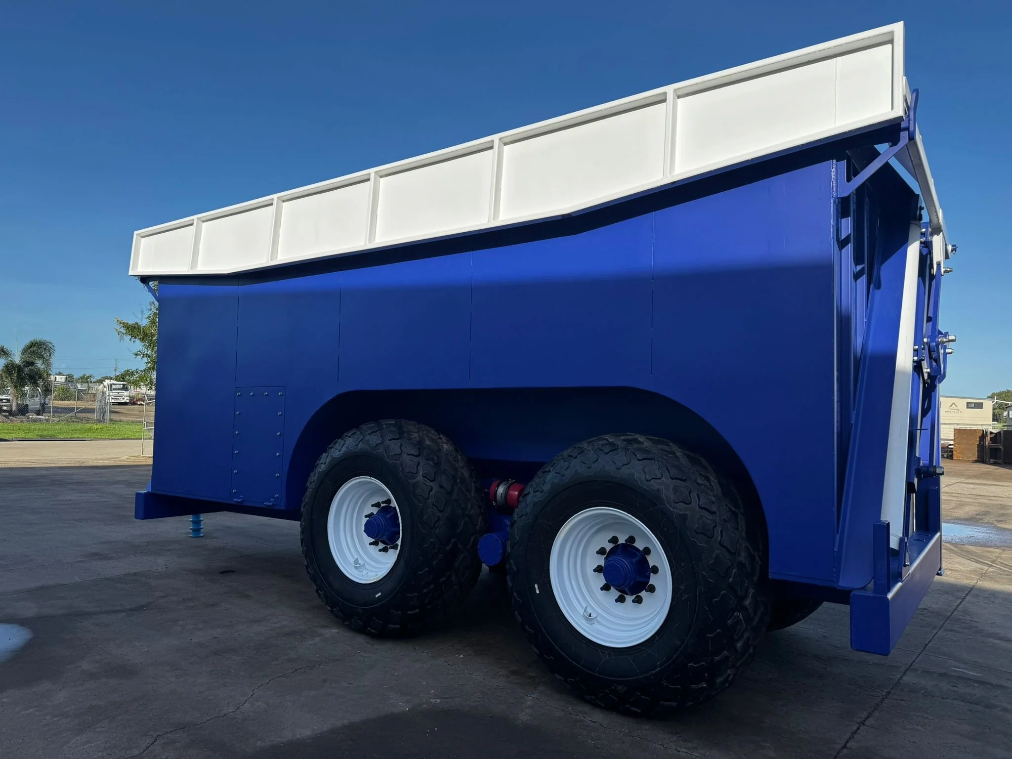 10 Tonne Tipper - Blue 3.jpeg