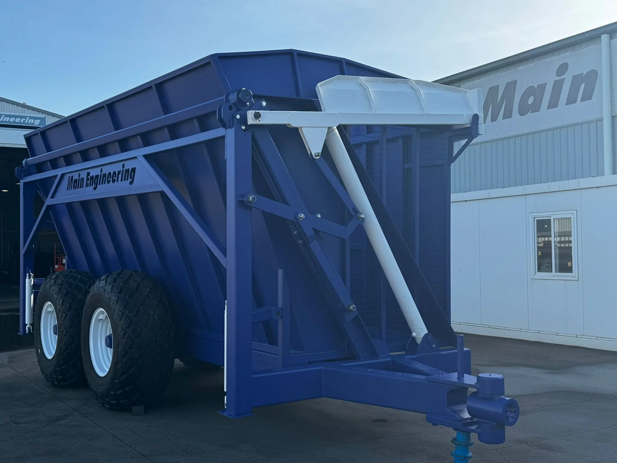 10 Tonne Tipper - Blue 2.jpeg