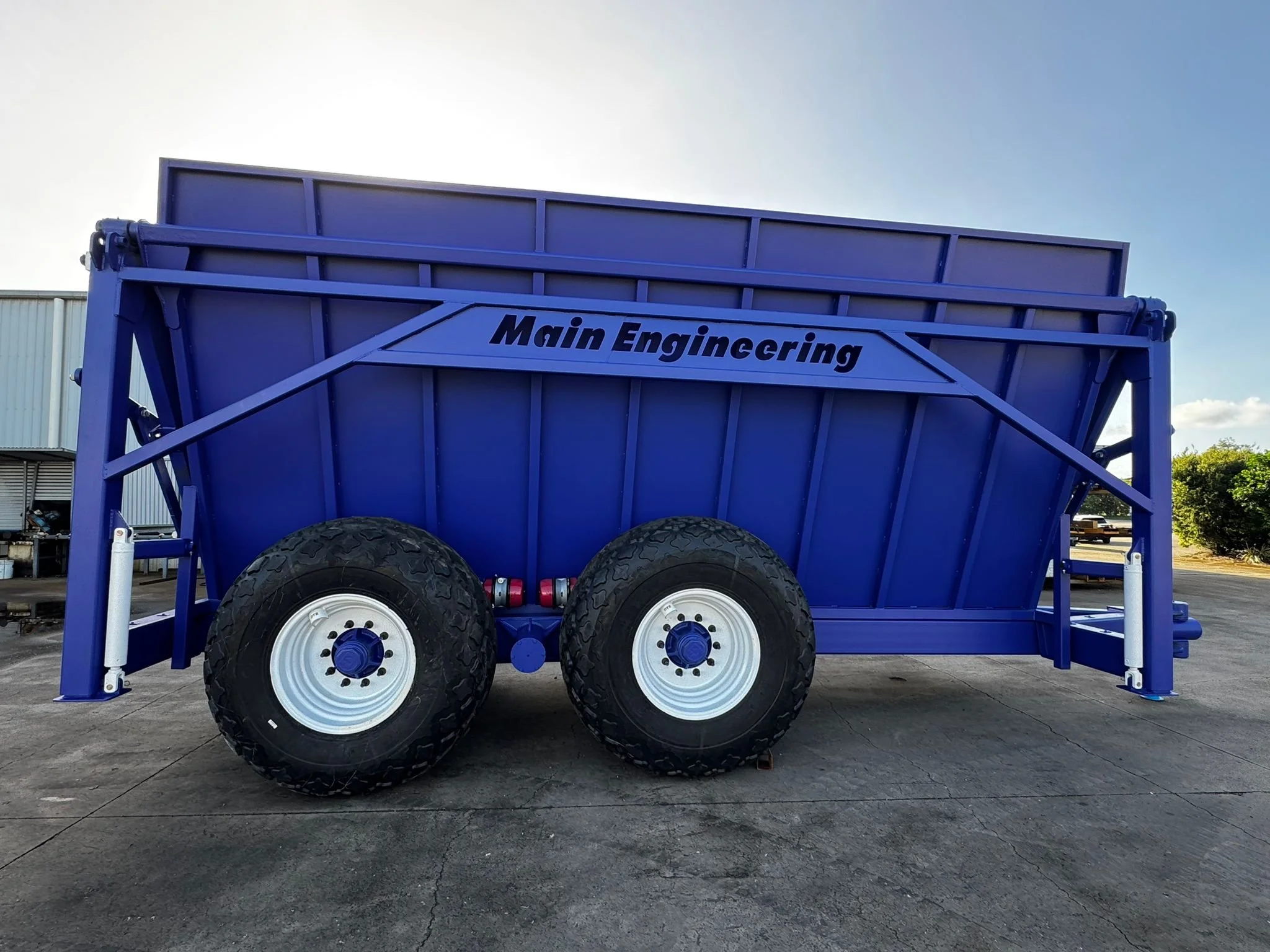 10 Tonne Tipper - Blue 8.jpeg