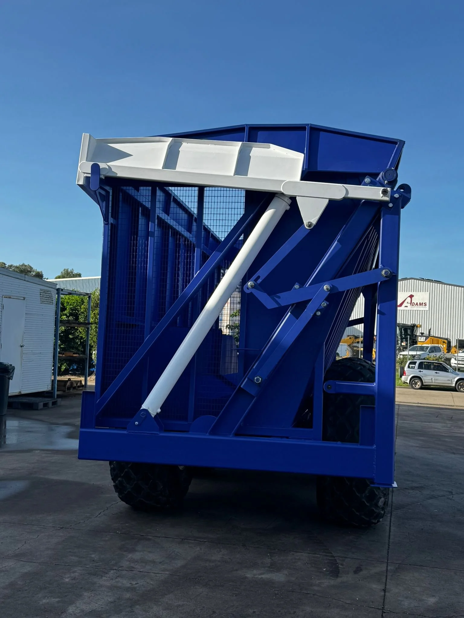 10 Tonne Tipper - Blue 6.jpeg