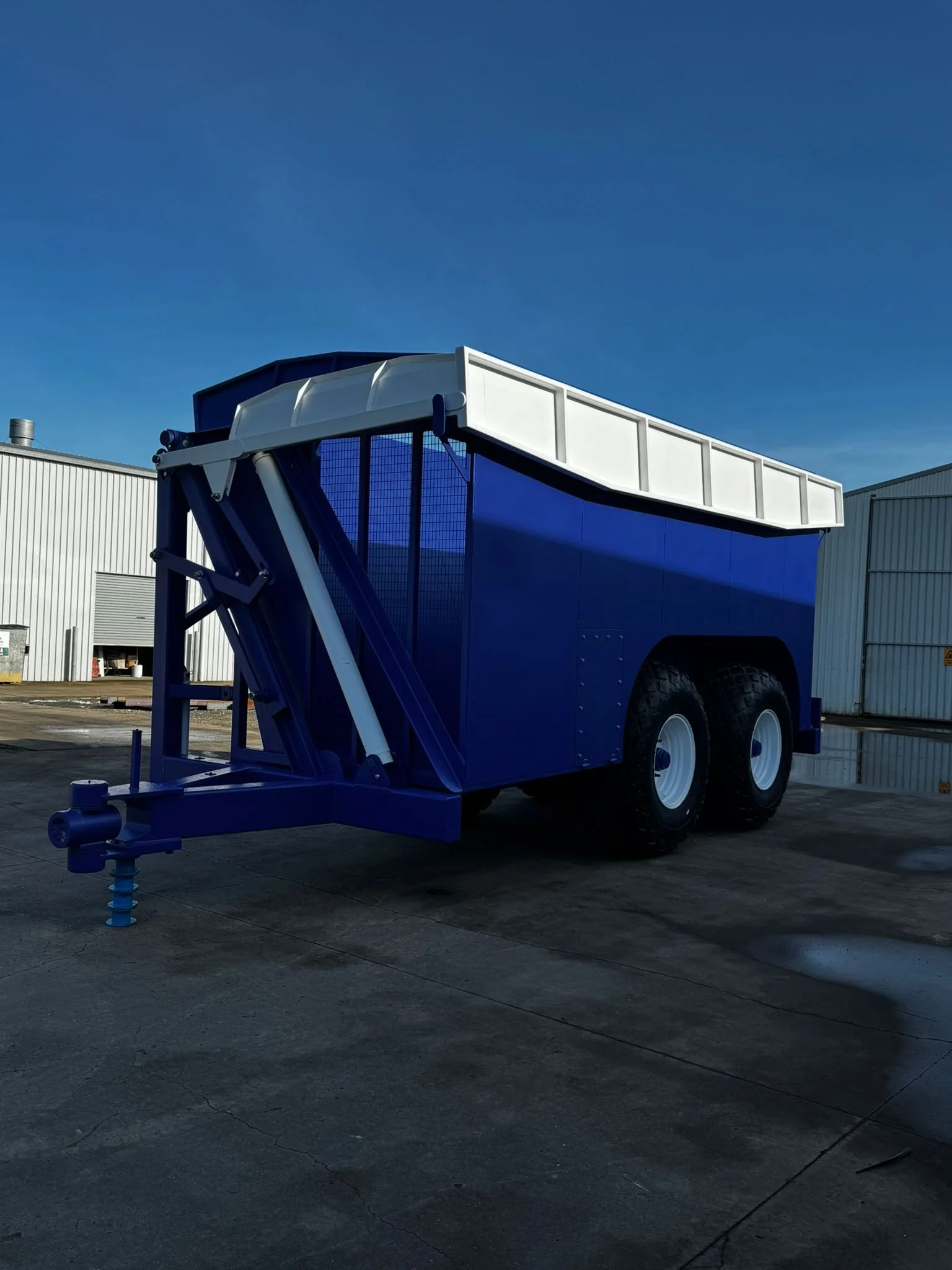 10 Tonne Tipper - Blue 5.jpeg