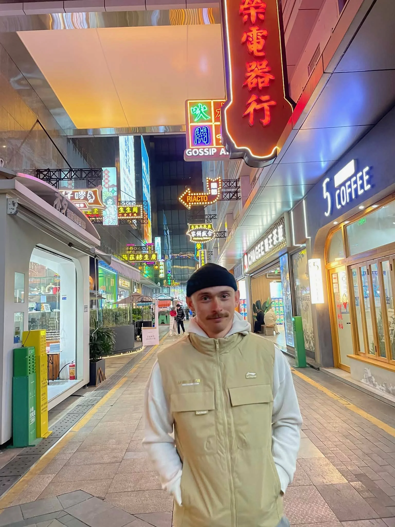 Alexander Salby I Kina, bor i Ry