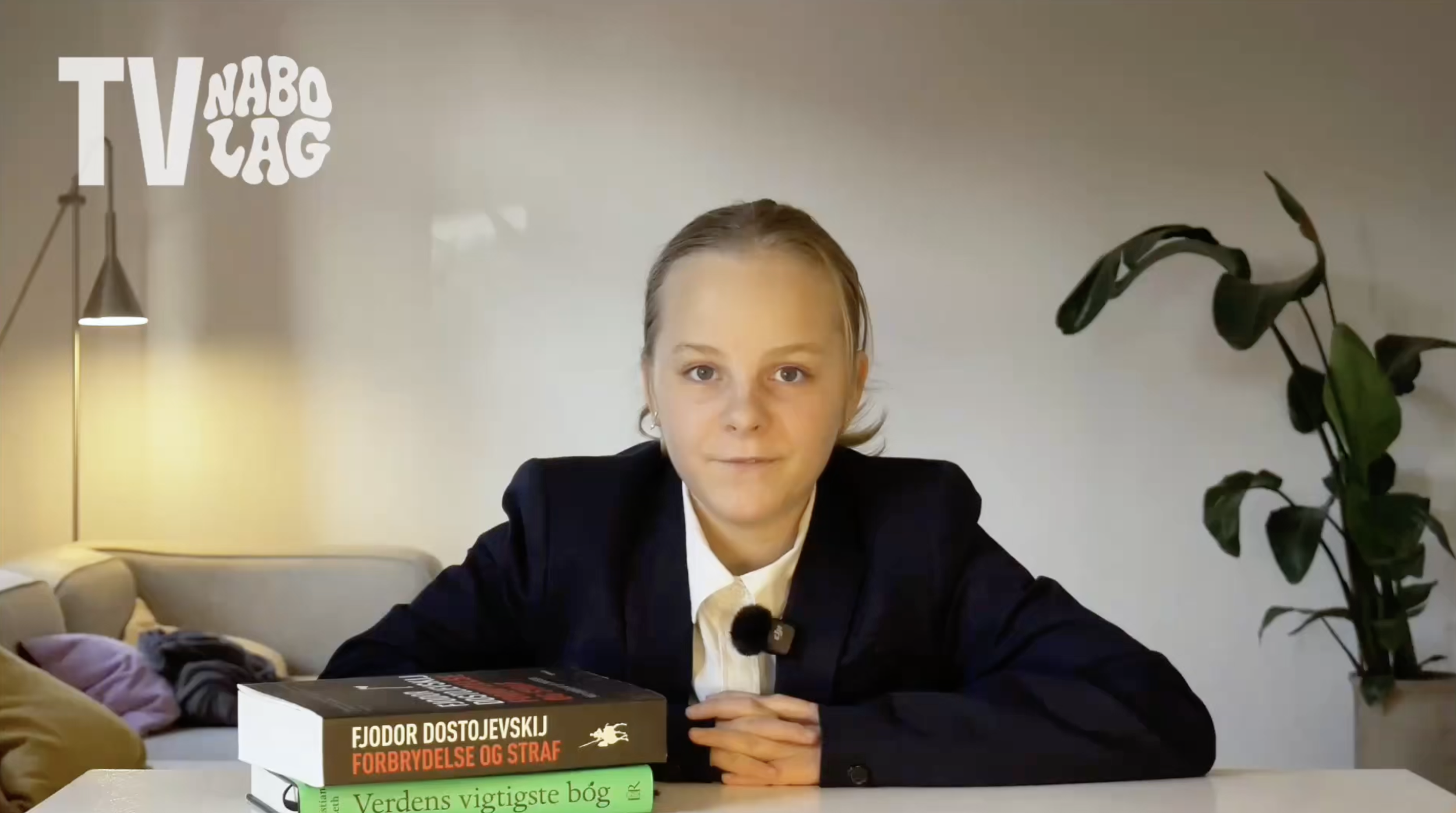 Et stillbillede fra Nabolags nytårstale, opført af Vega Olin, 10 år.