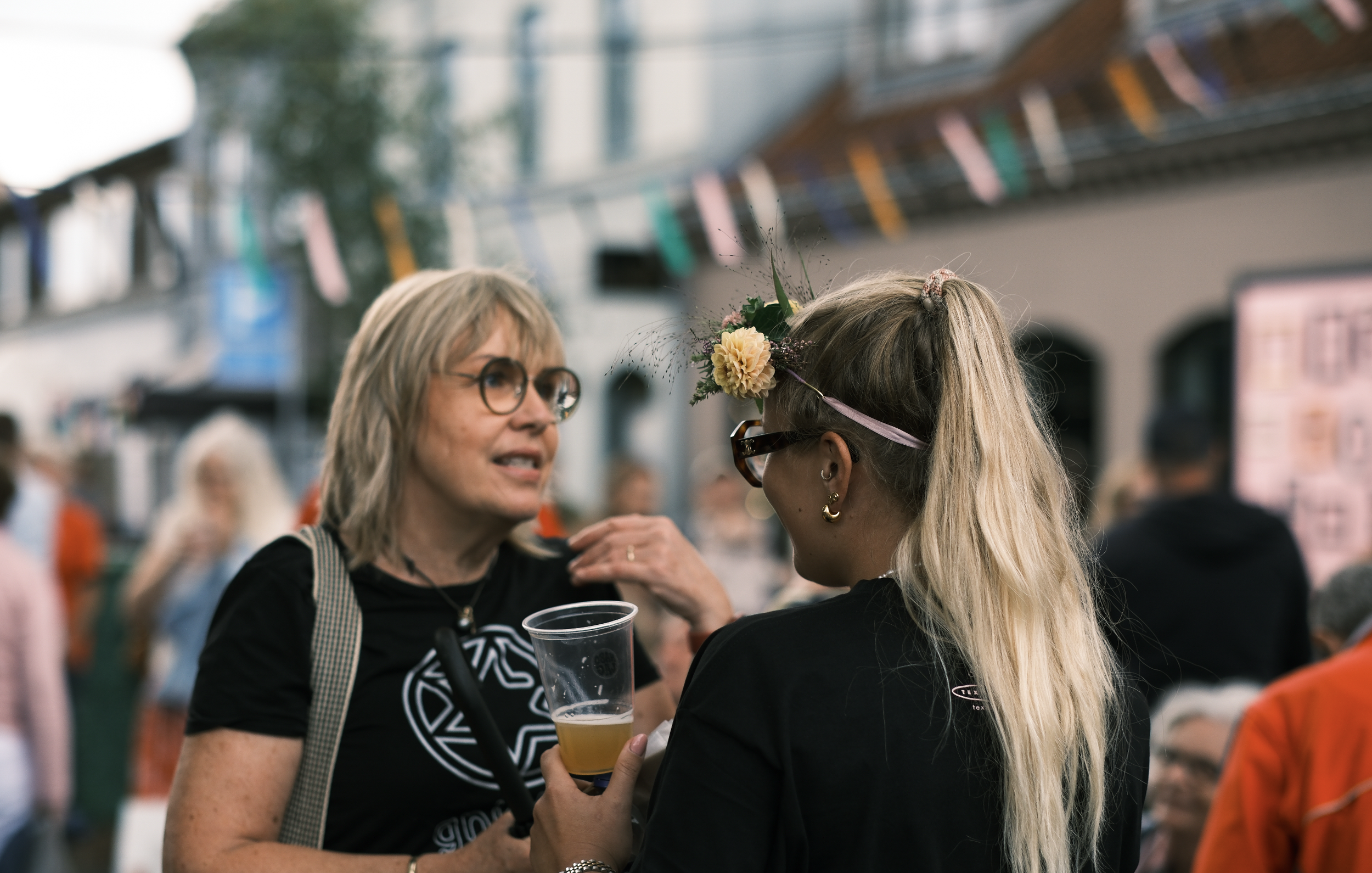 Birgitte Højland fra Gnisten og Astrid Munk fra La Vinya til Ry Folkefest