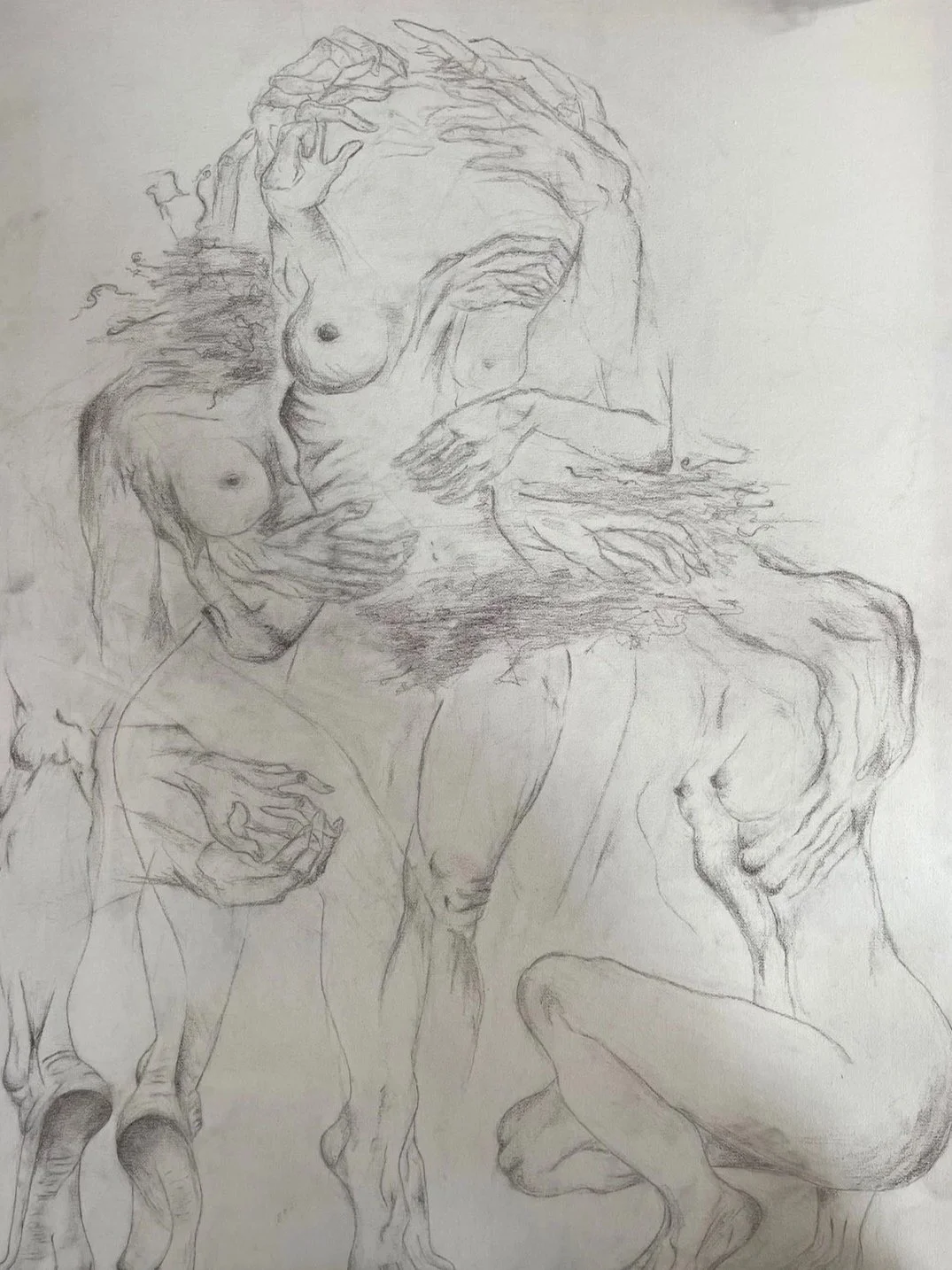 Skizze eines künstlerischen, surrealen Frauenporträts mit mehreren Händen und Elementen, die den Körper umgeben