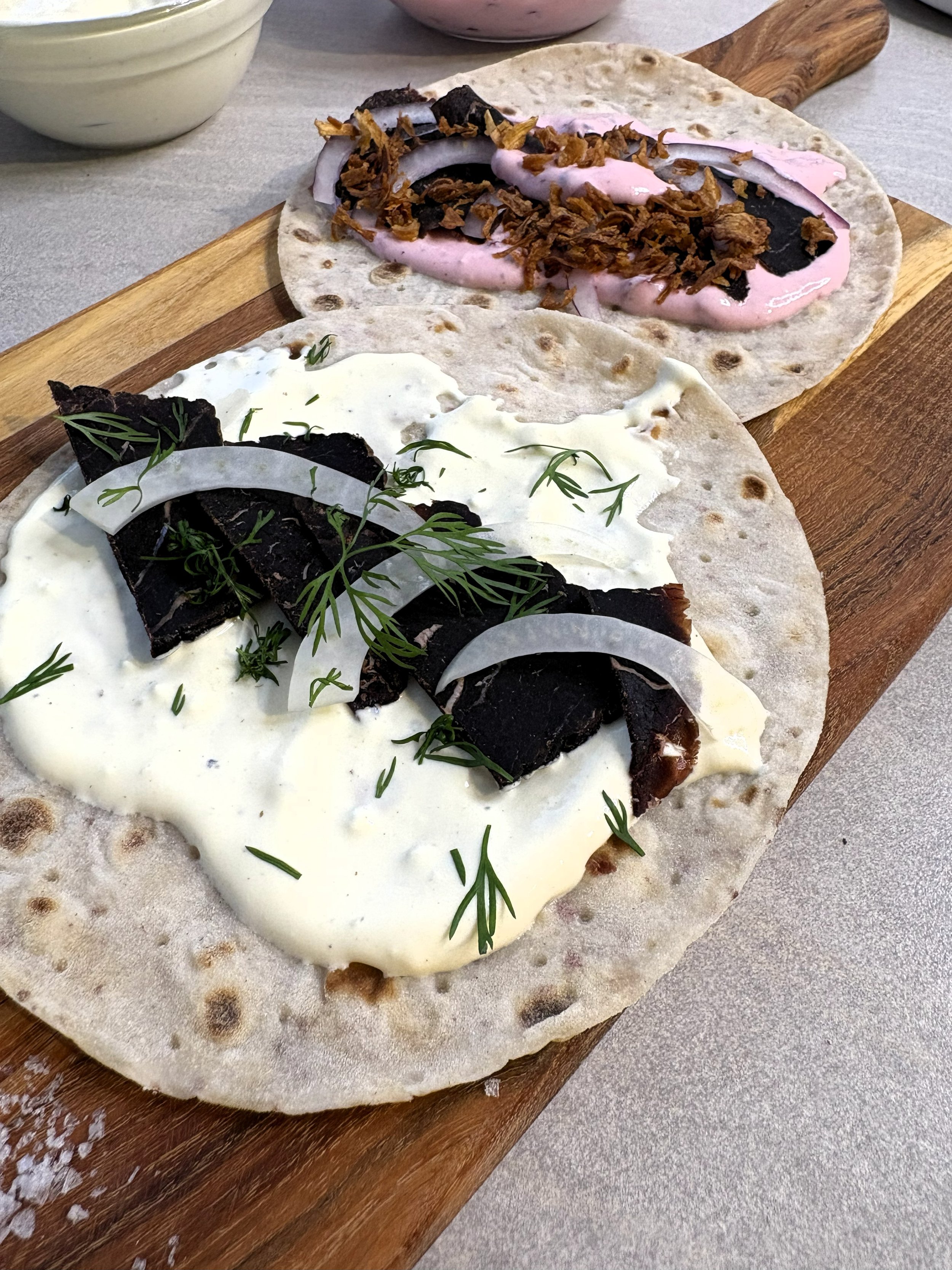 Julemat: Lefserull med røkt hvalkjøtt 