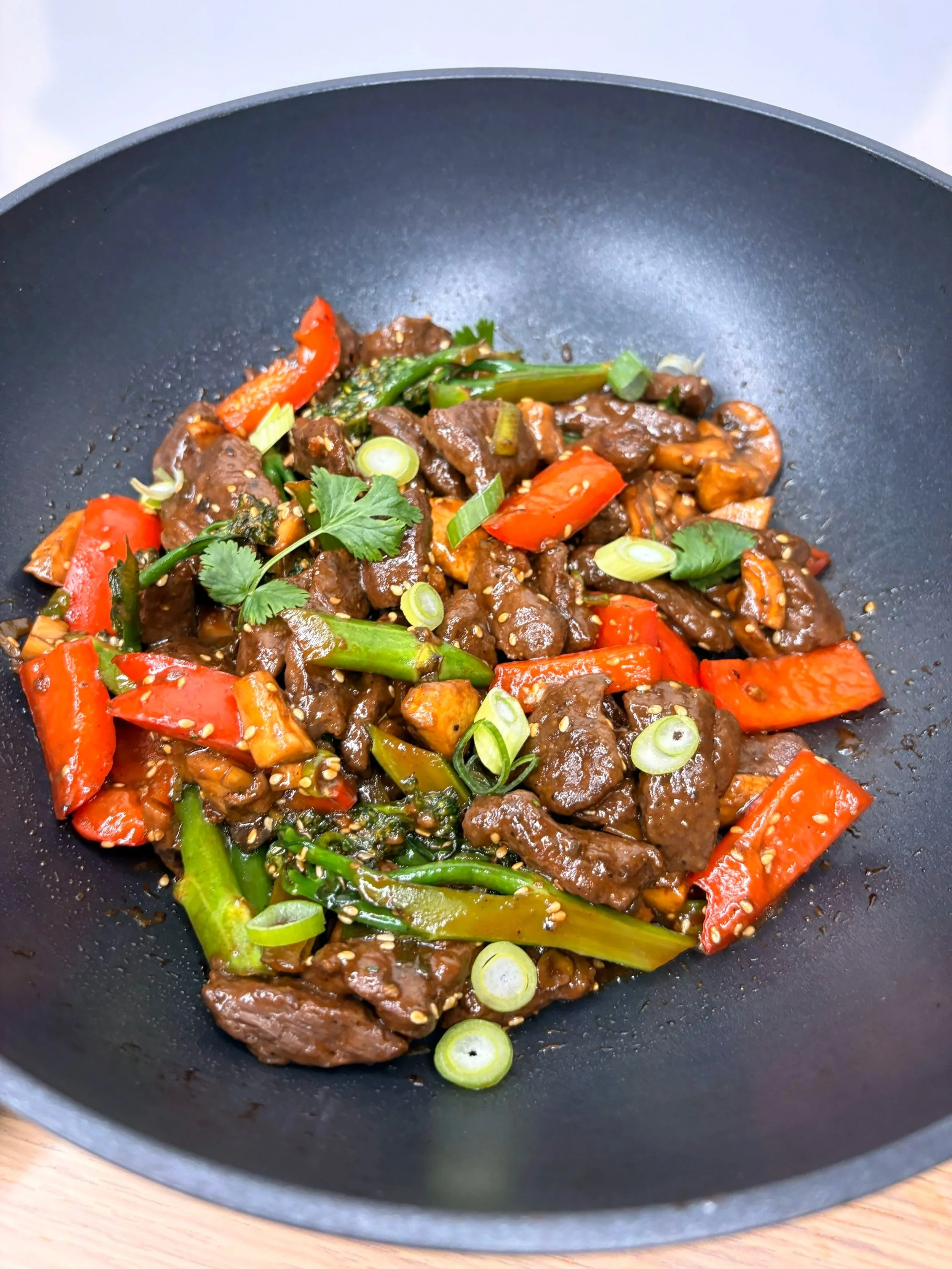 Chop suey-inspirert wok med saftig hvalkjøtt