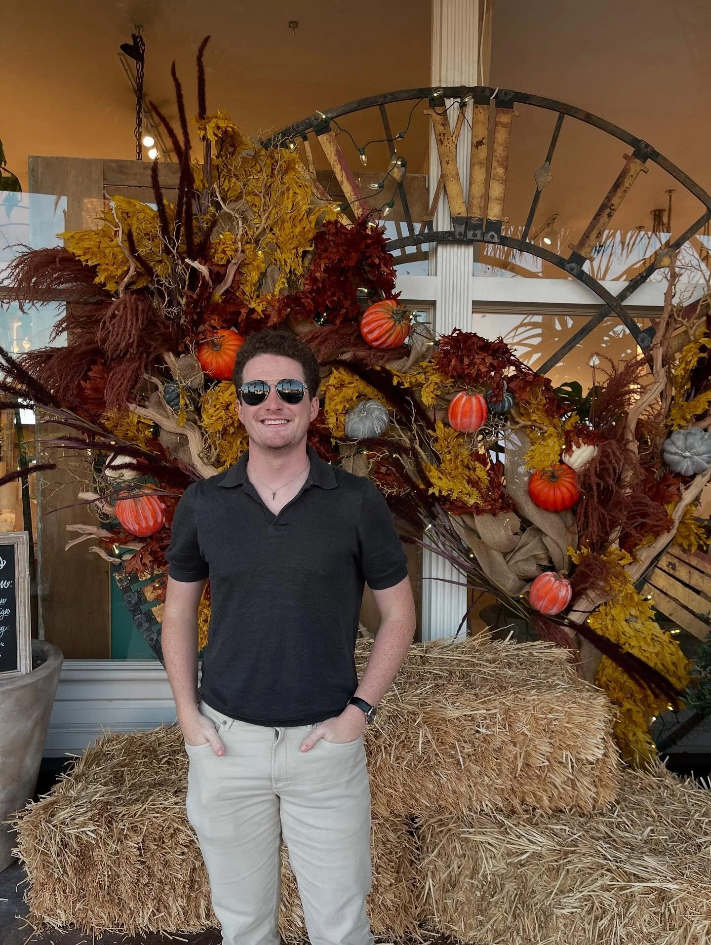 A fun night out in #coronadelmar for Third Thursday. Stopped by a local bakery, got a free gym visit, checked out Cozy Earth and caught up with friends. And of course&hellip; hung with my favorite person 💛 #newportbeach #orangecounty #thirdthursday 