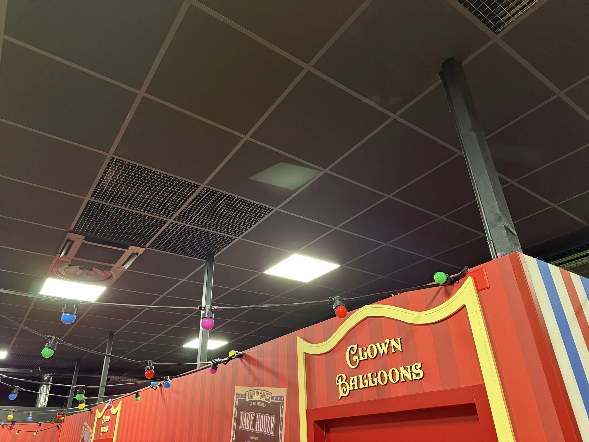 Aménagement d’une surface de jeux – Cergy (95) – Travaux de plafond modulaire, plâtrerie