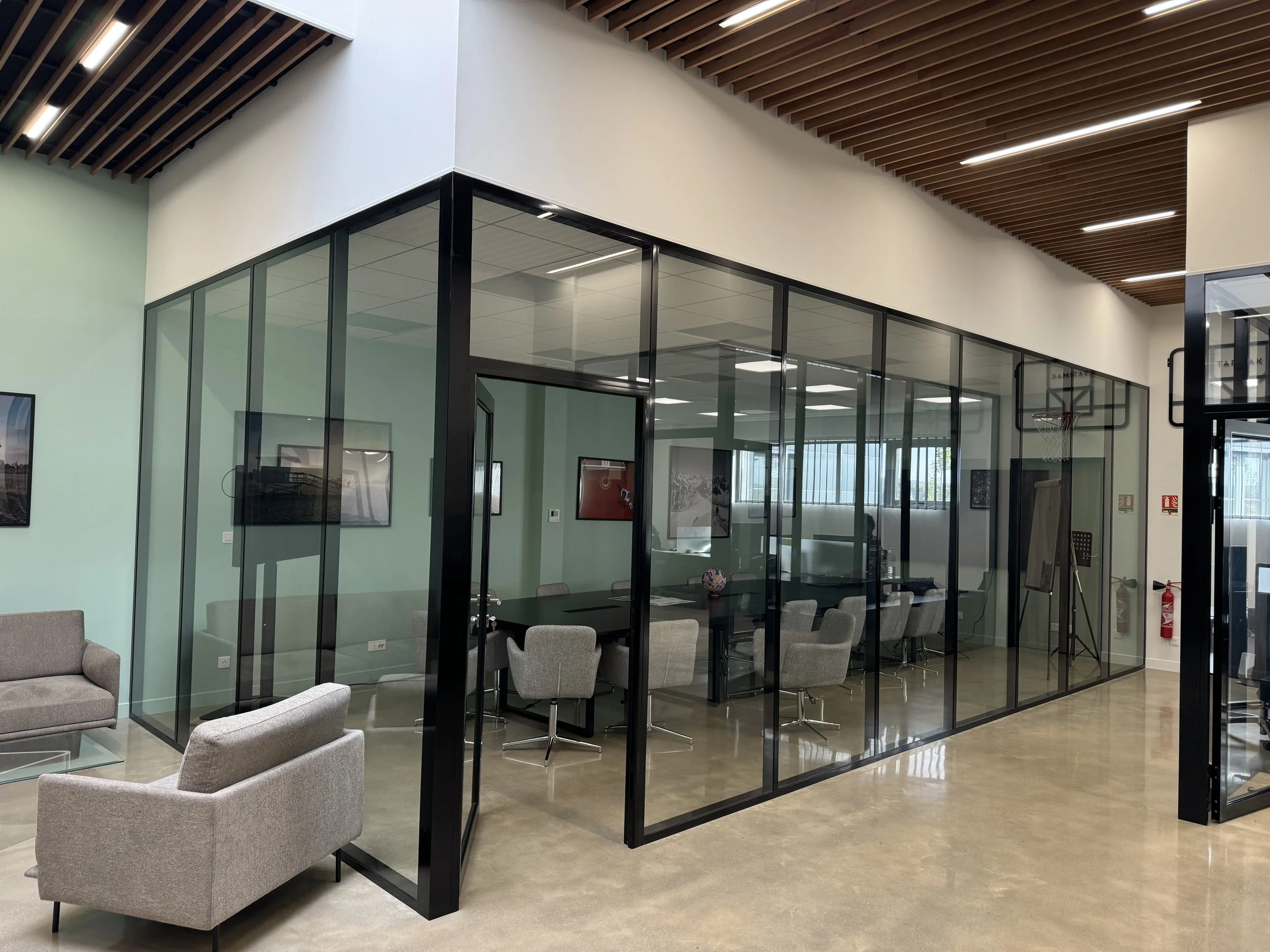 Aménagement espace de bureau à CREIL (60) – 200 m2 - Travaux de plâtrerie, cloisons aluminium