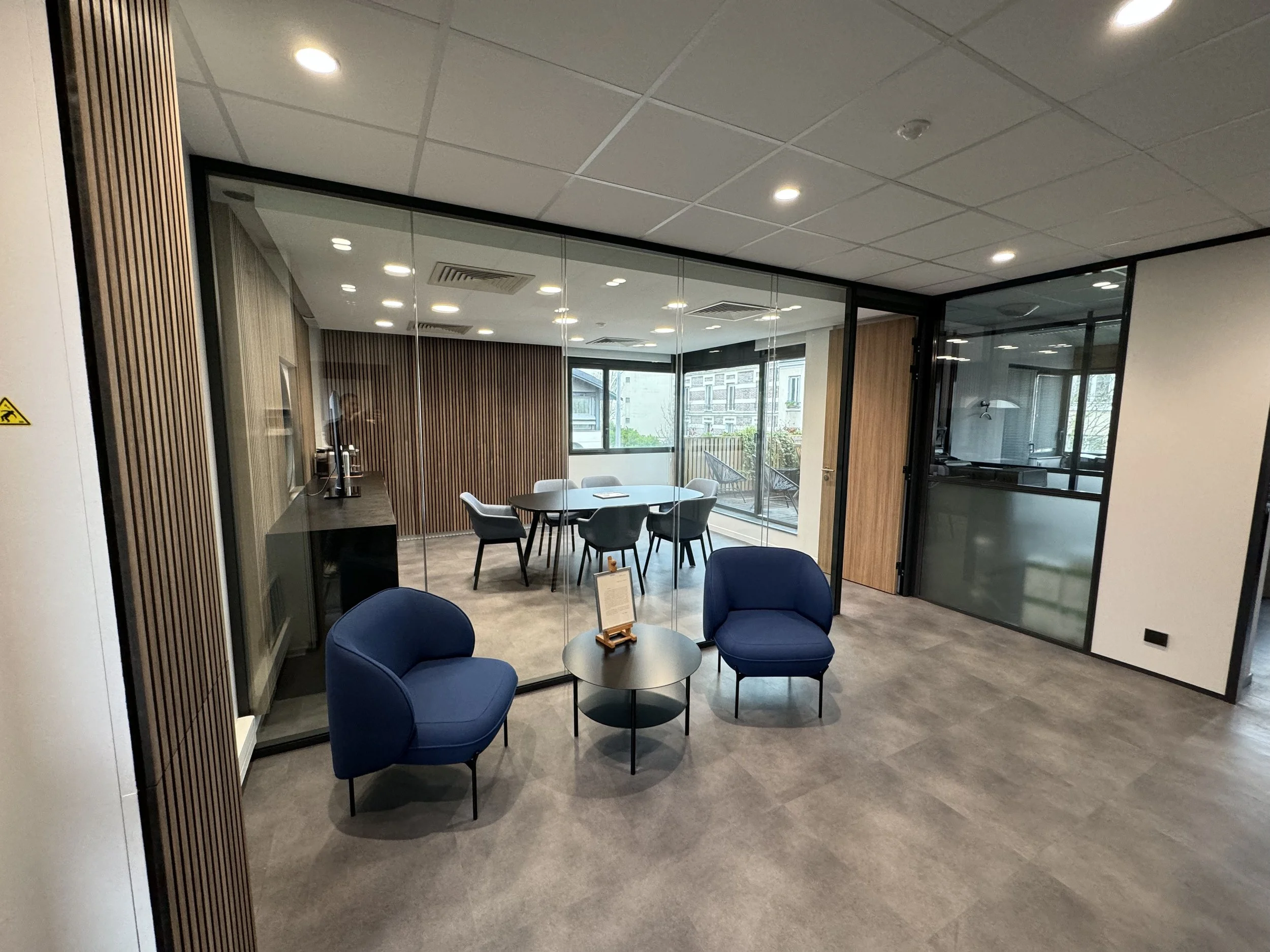 Rénovation d’un siège social – Montrouge (92)  - Travaux de cloison aluminium, plafond modulaire