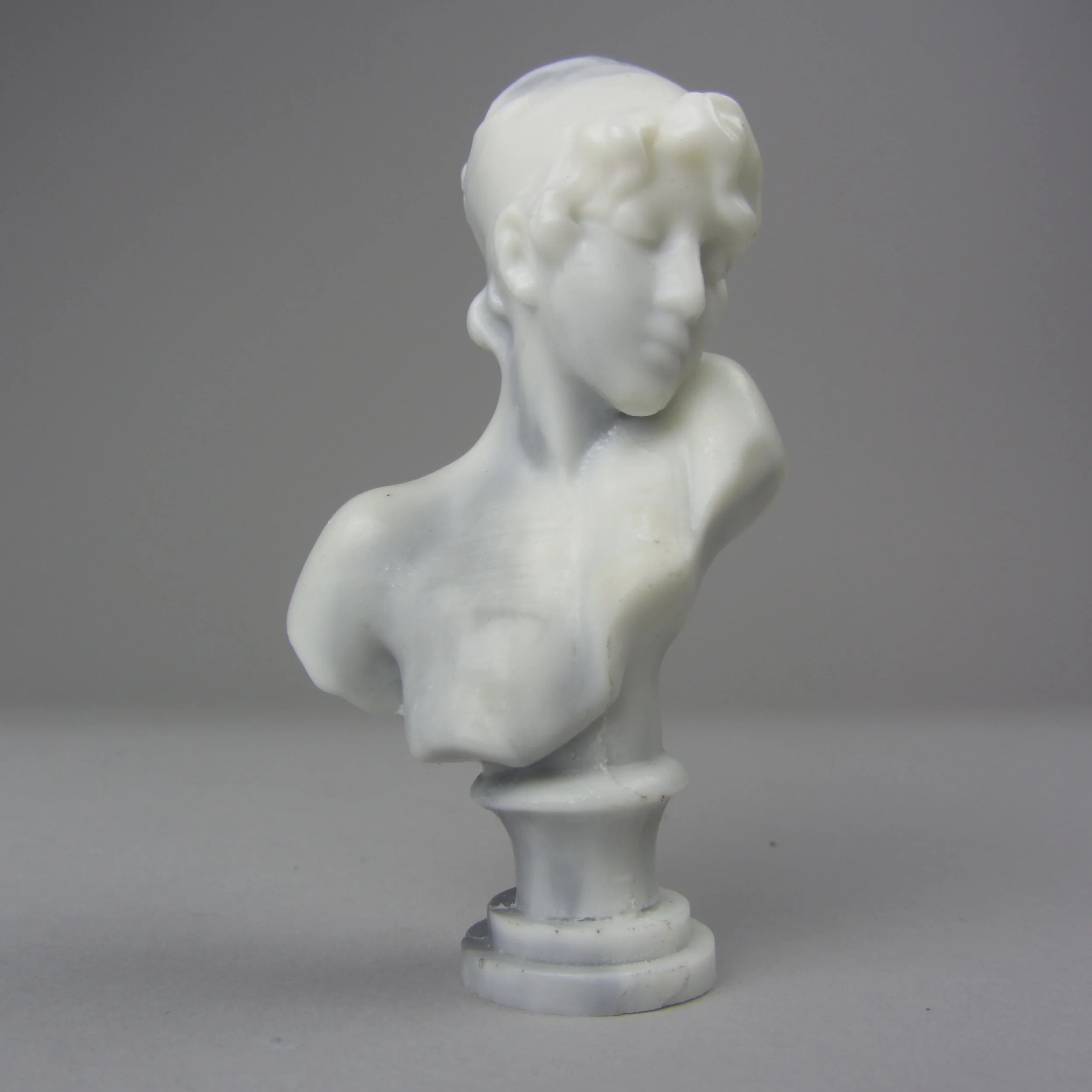 a cast bust with a marbled effect.
