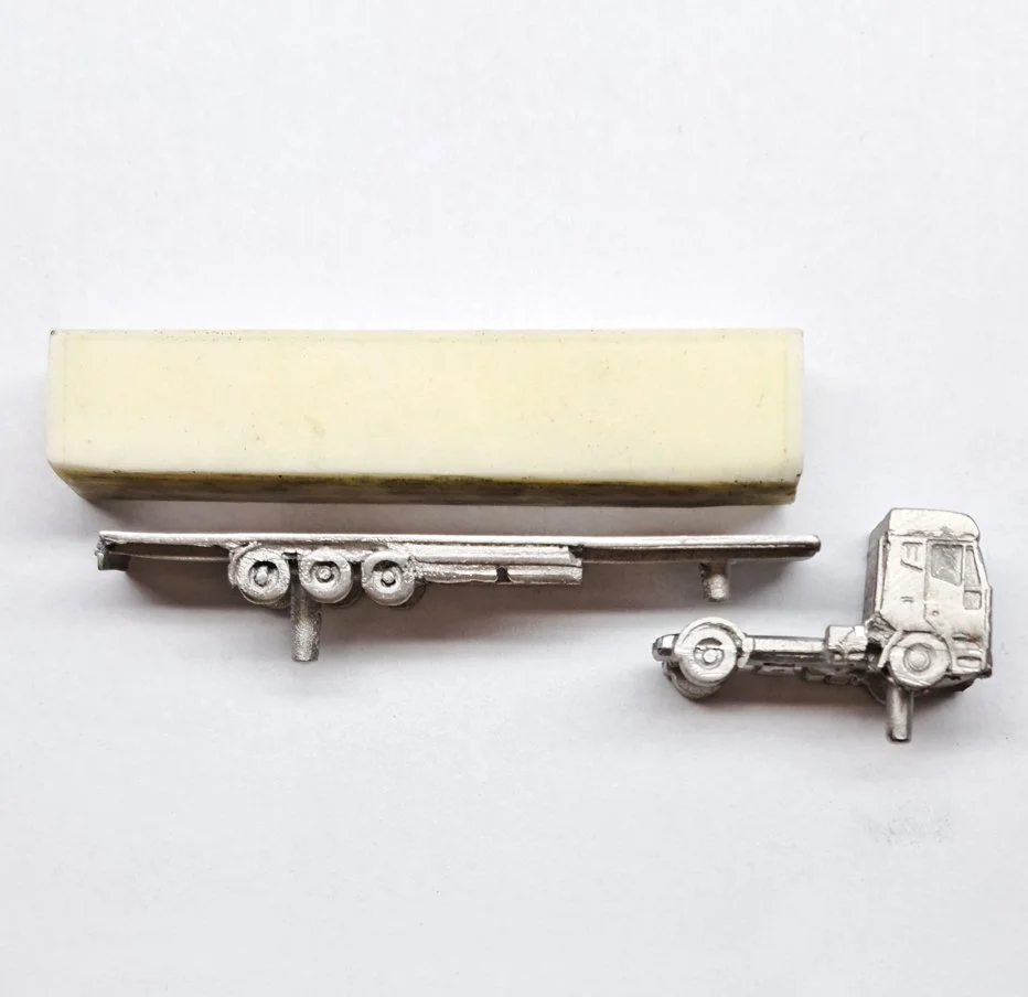 1:250 ARTICULATED LORRY
