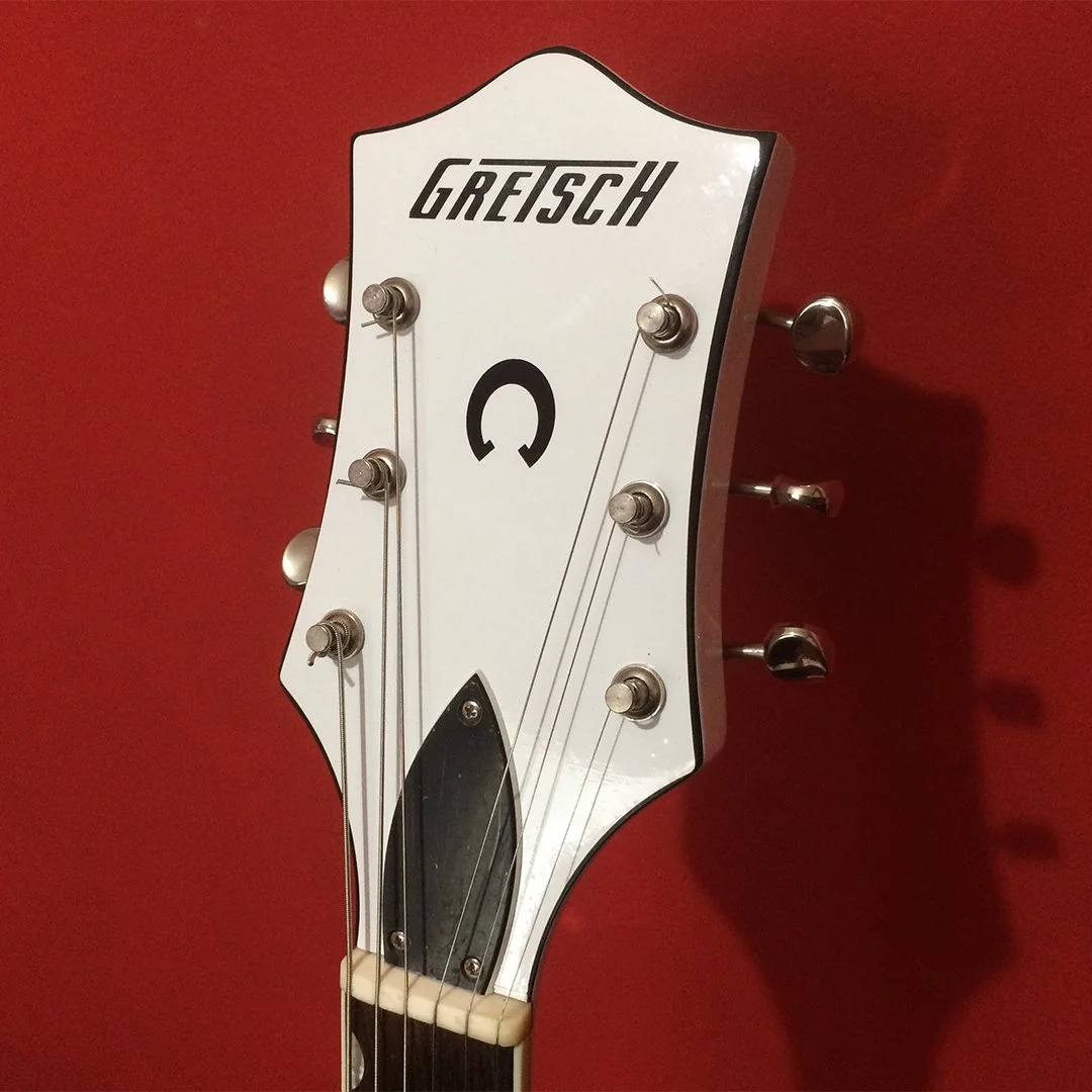 Headstock detailing using vinyl stickers