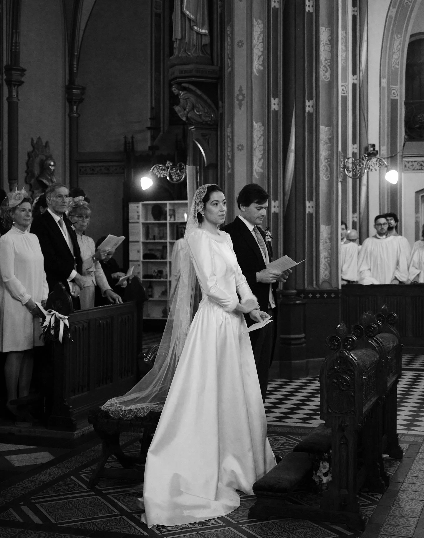 Nothing cosier than a December wedding in the canals of Amsterdam 🥀