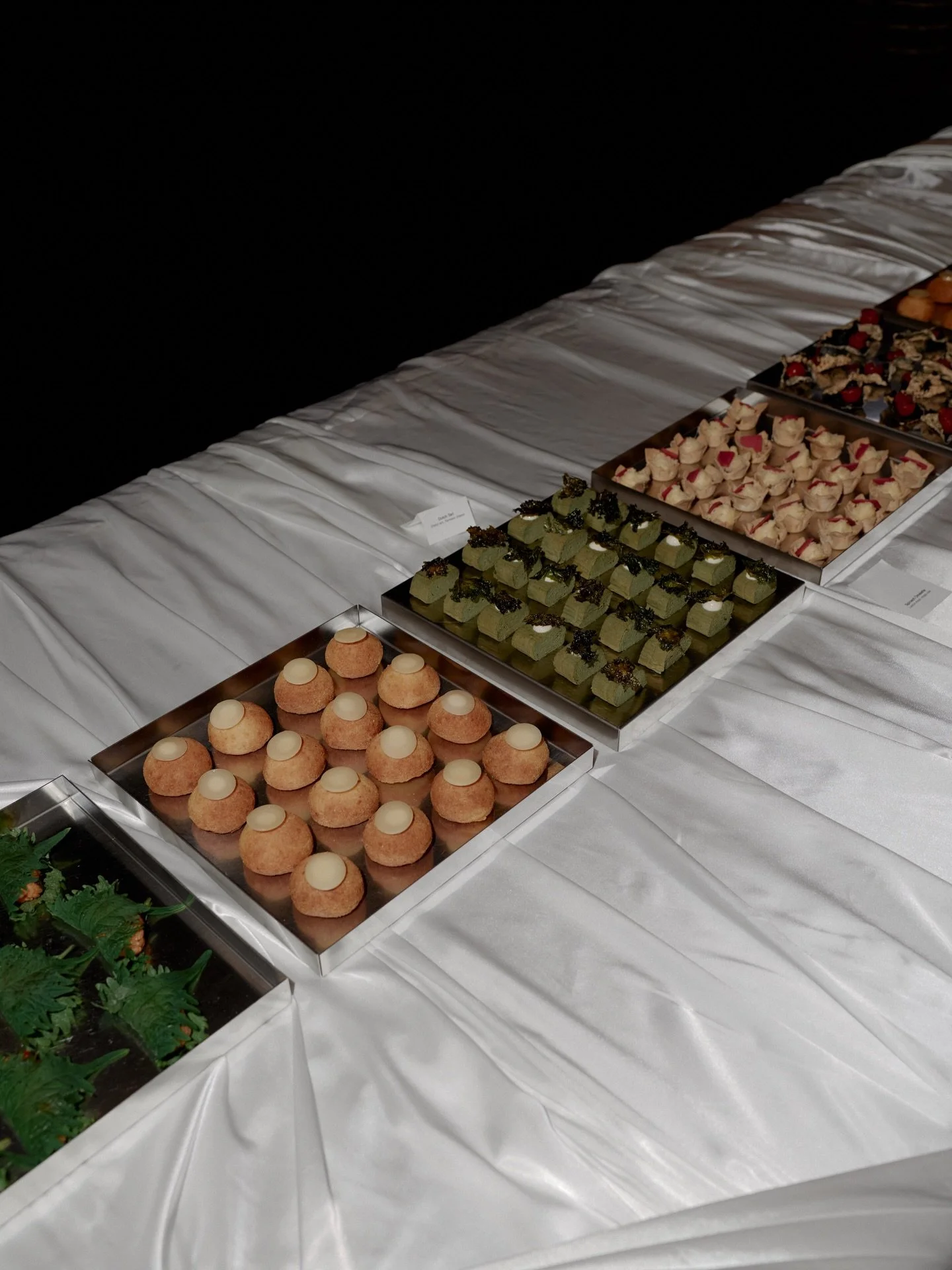 🖤

Couple: Crystal &amp; Niels
Venue: Vondelkerk
Photography: @isabelandmaike
Assistant photographer: @imke_wassink
Florals: @rae_blooms
Decorator / draping: @tinggong_drape
Caterer: @oficina.amsterdam
Cake: @agnesaruse