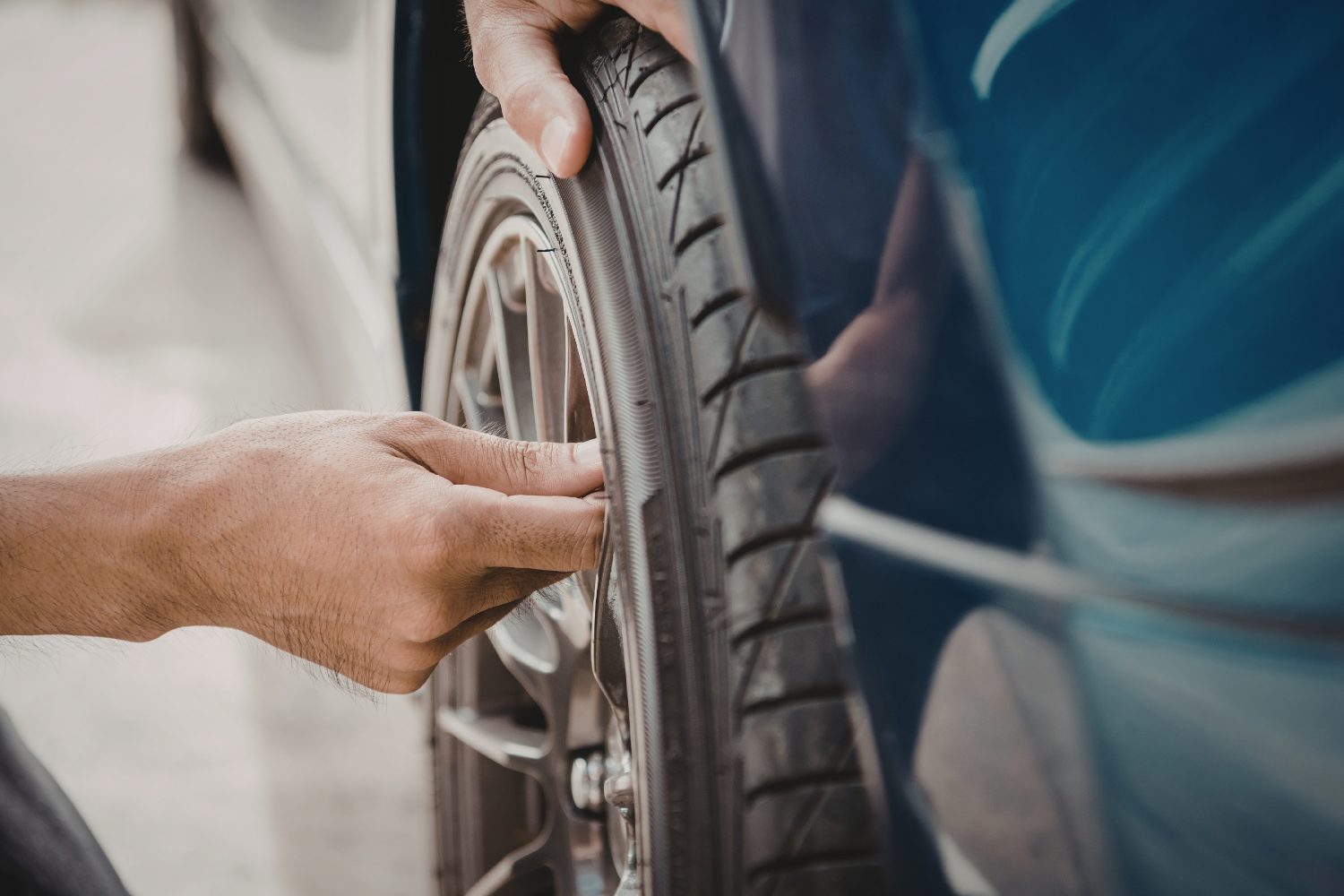 How Flat Tire Services Support Safer Driving on Busy Miami Streets