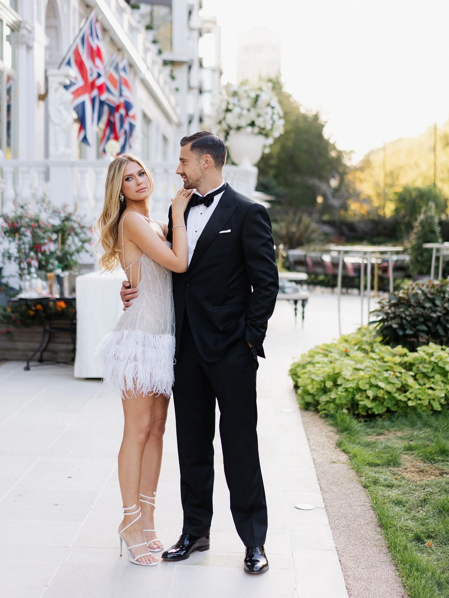Golden hour couple portraits are always a good idea

Event planner: @kmvestuves
Venue: @mo_hydepark
Florals: @flowercouturebymp_official @flowercouturebymp
Beauty: @cherry.does.hair @gabbiemuastudio

 #editorialbride #weddingportrait #fineartwedding 