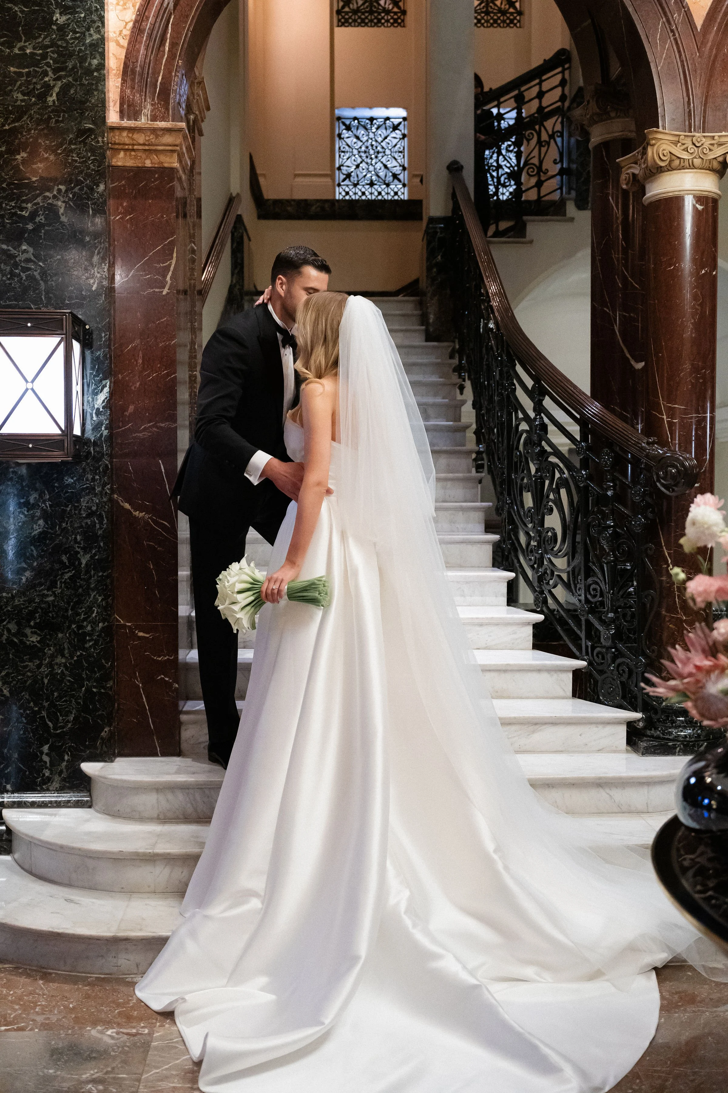 Glamorous couple wedding at mandarin oriental hyde park